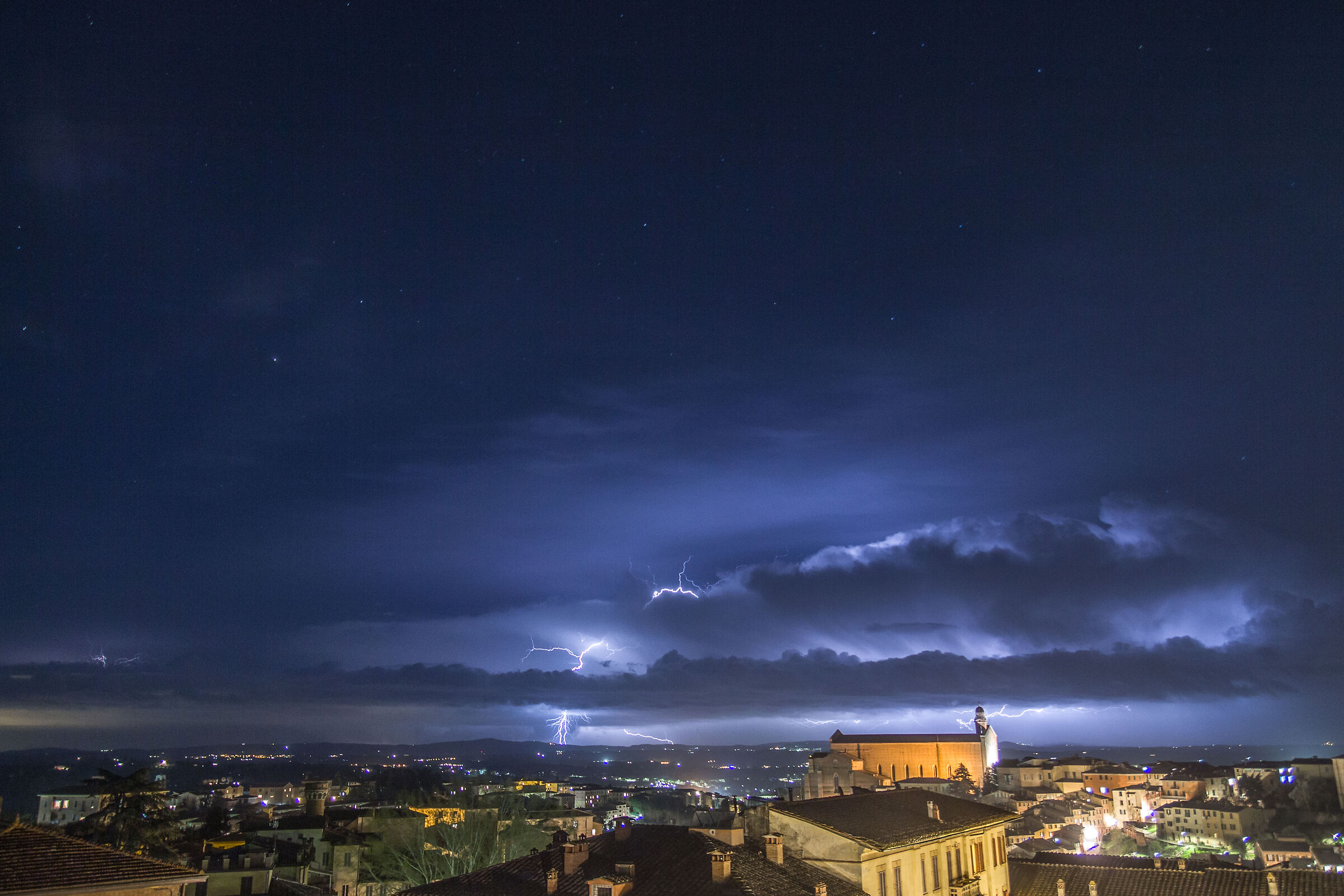 Tempesta di fulmini sotto il leone ?