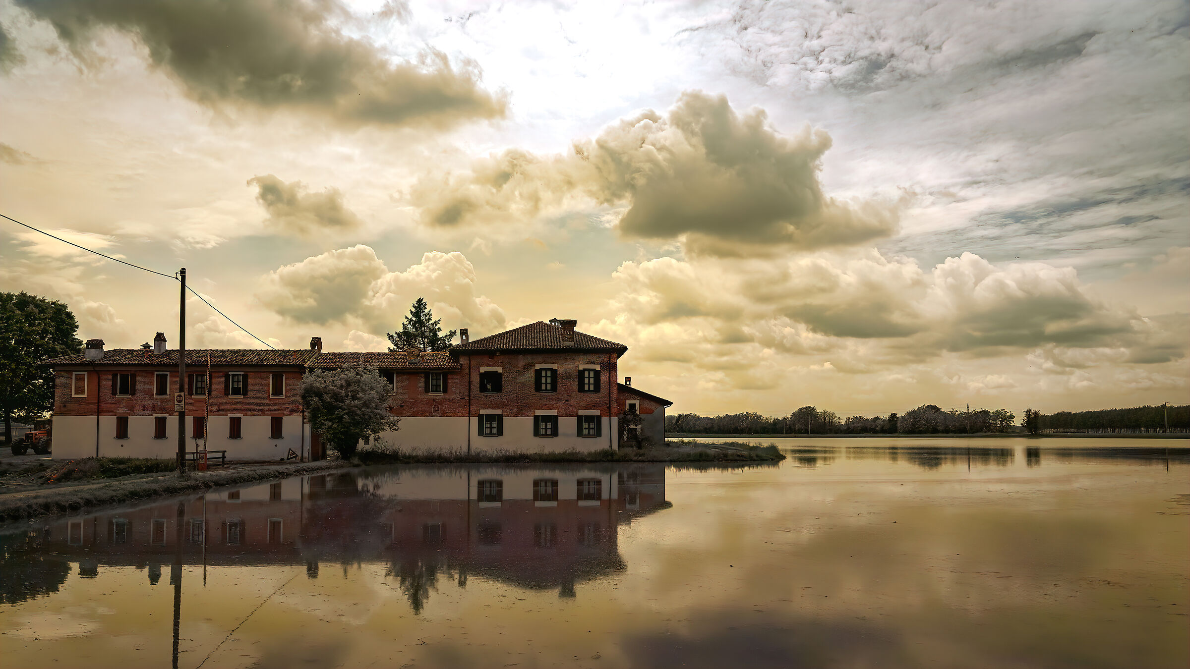 Clouds on the paddy field