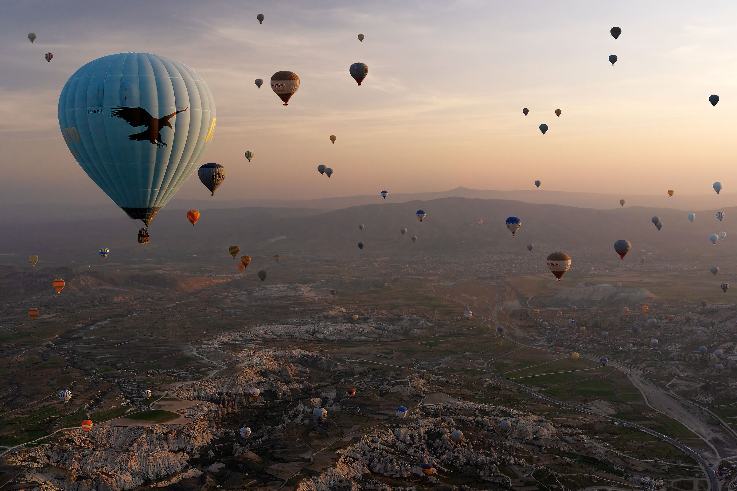 Mongolfiere all'alba