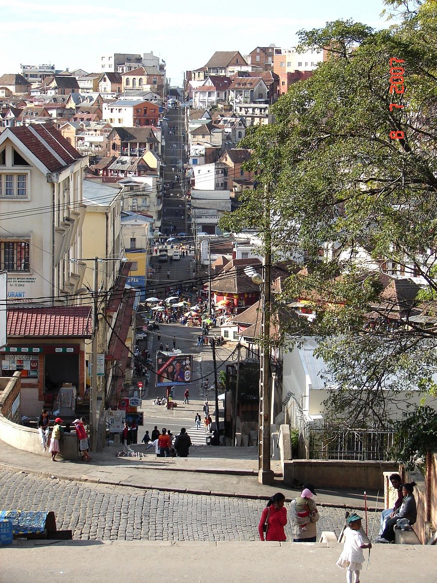 Tanà, la città dei sali-scendi