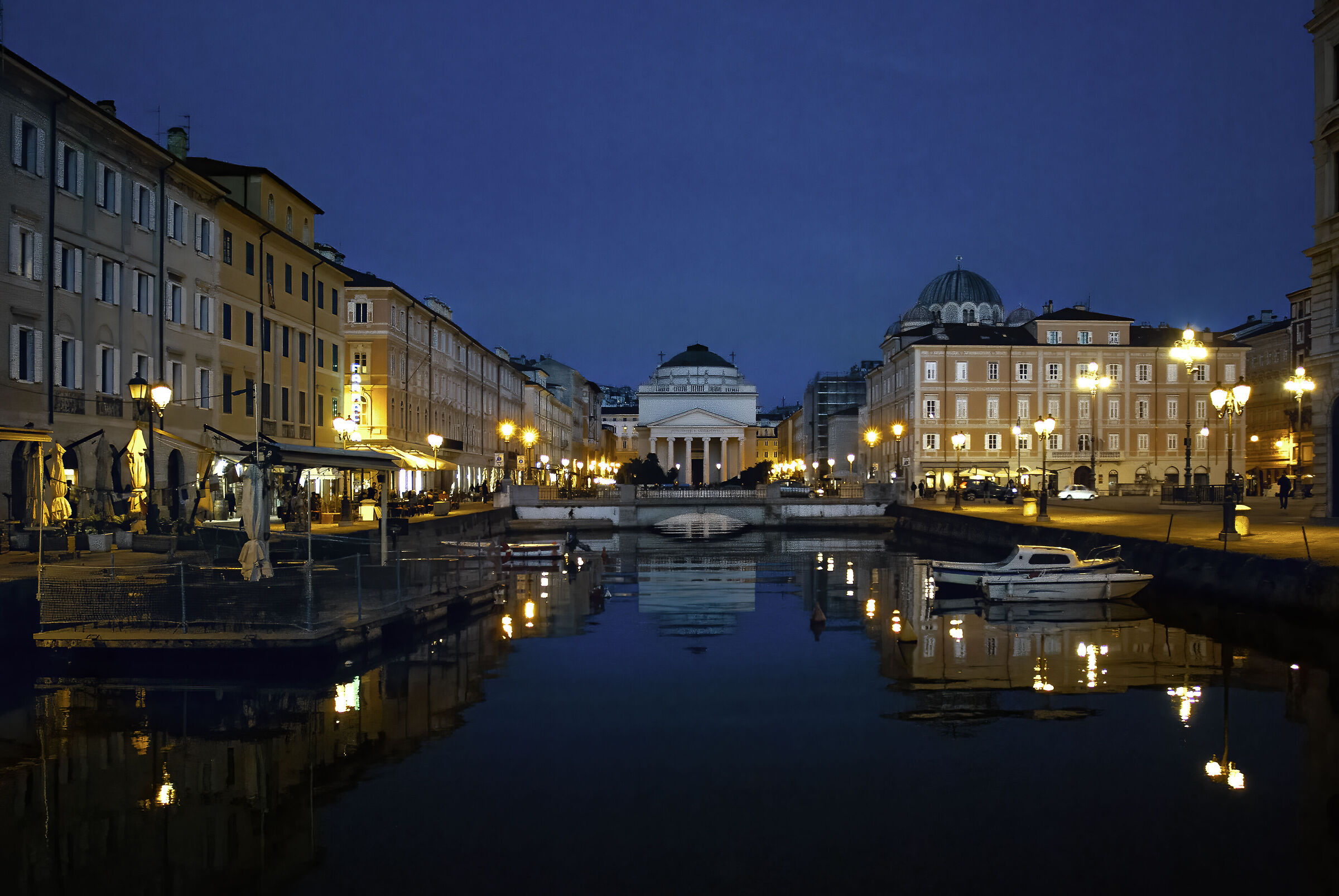 Walking through Trieste with the Nikon D200