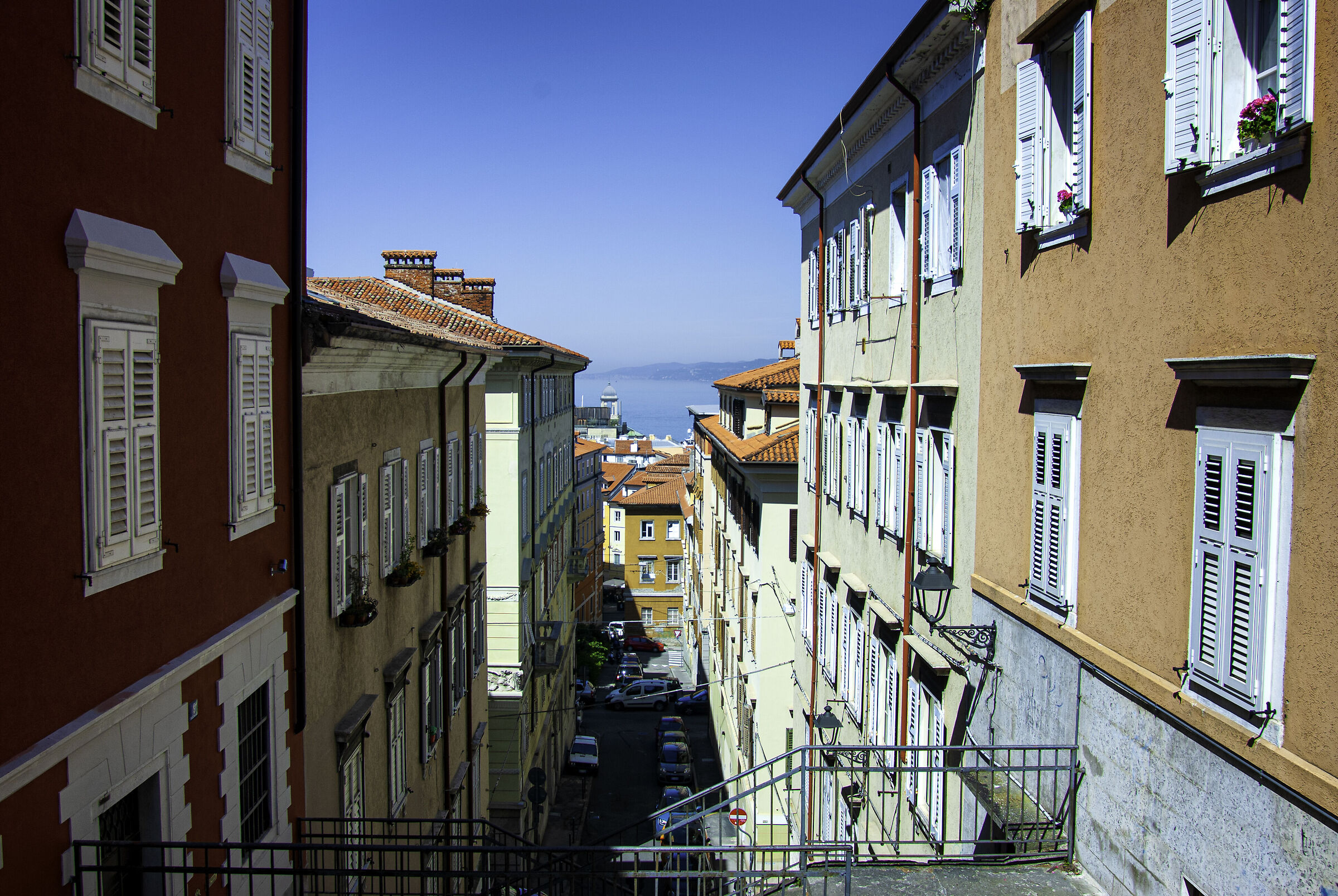 Walking through Trieste with the Nikon D200