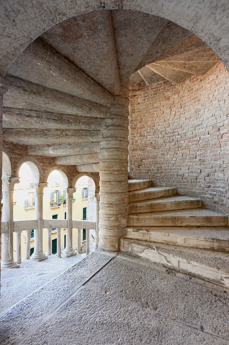 ...gira anche la testa!