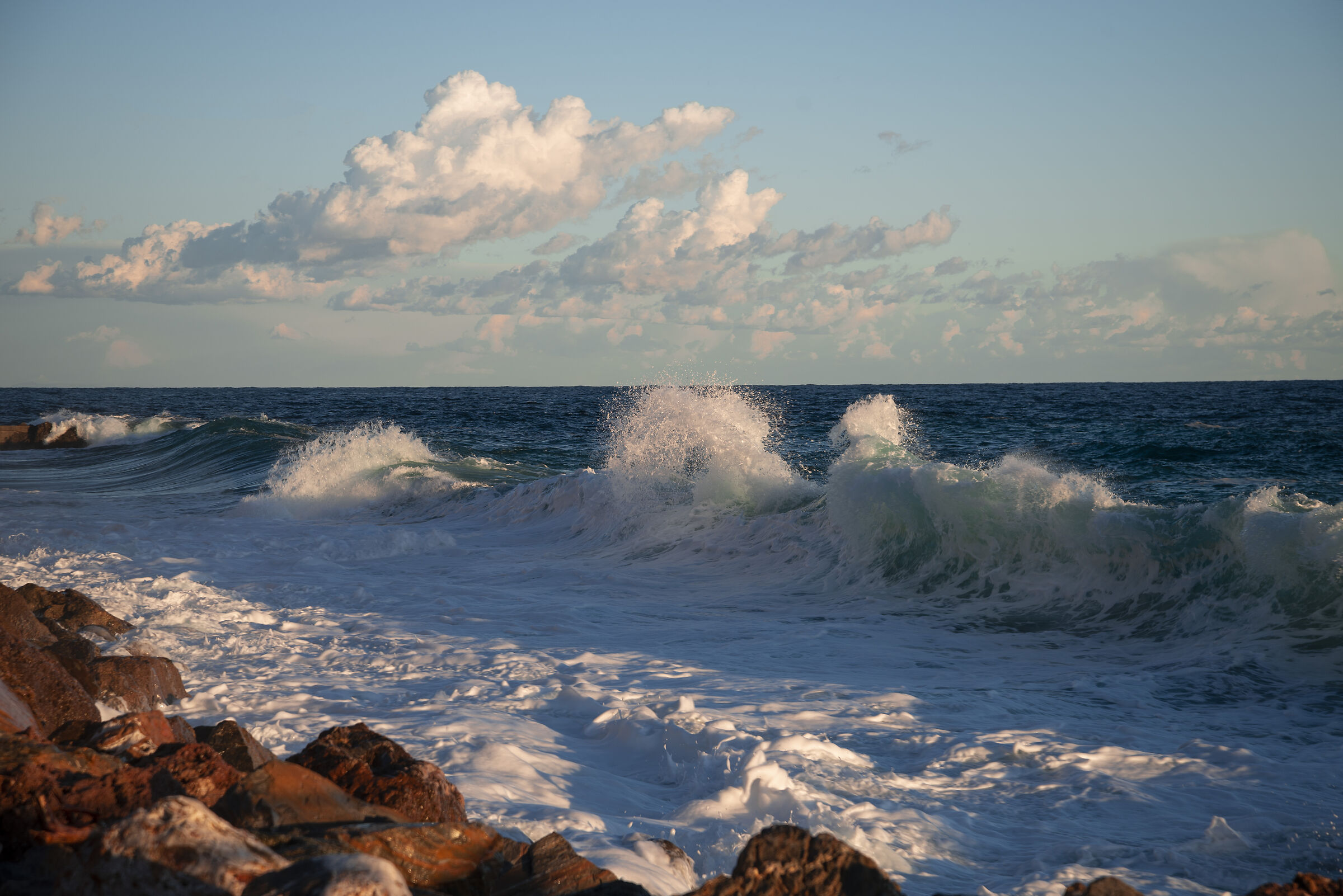 Nuvole e onde opposte