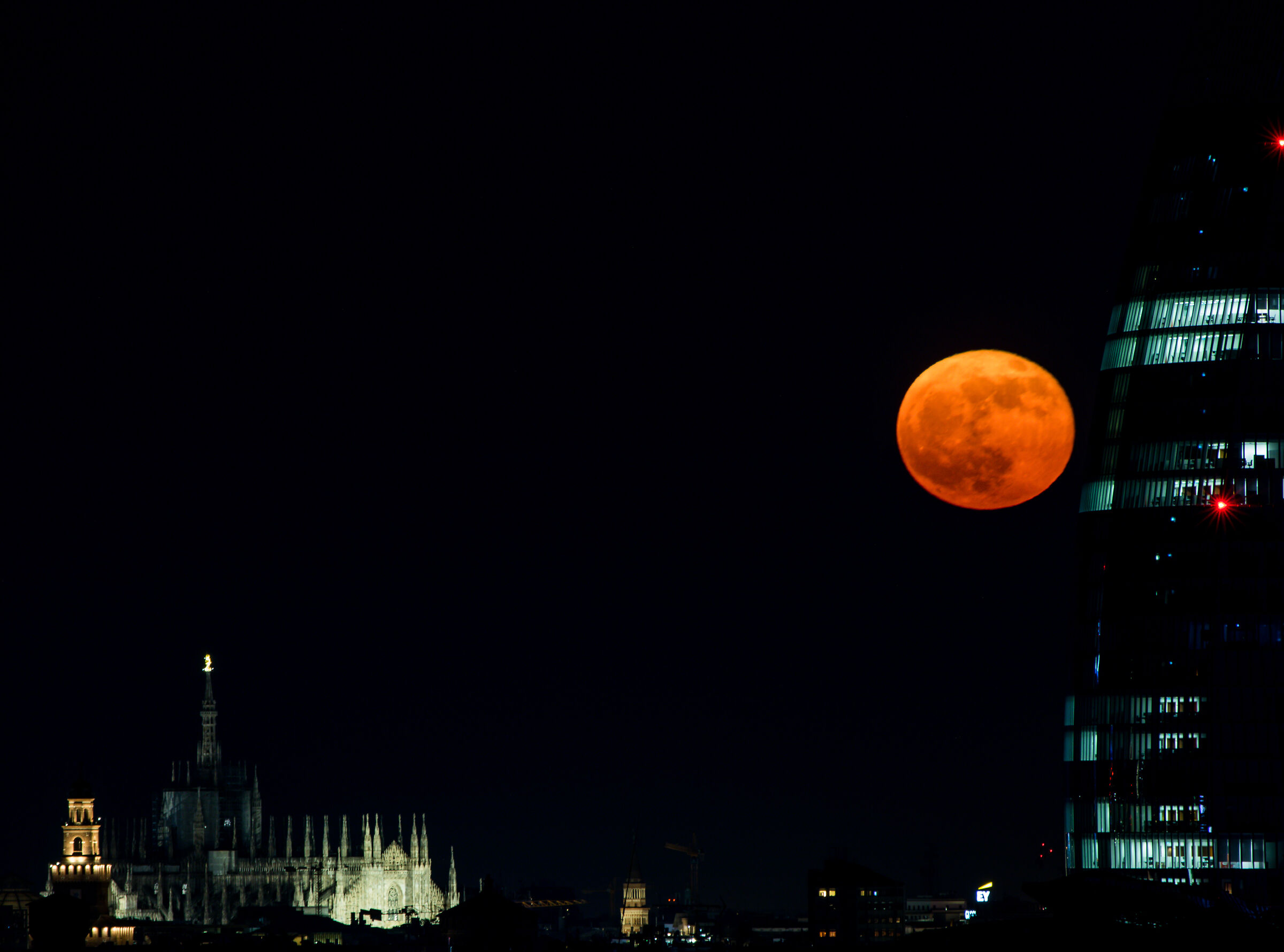 Red Moon Milan