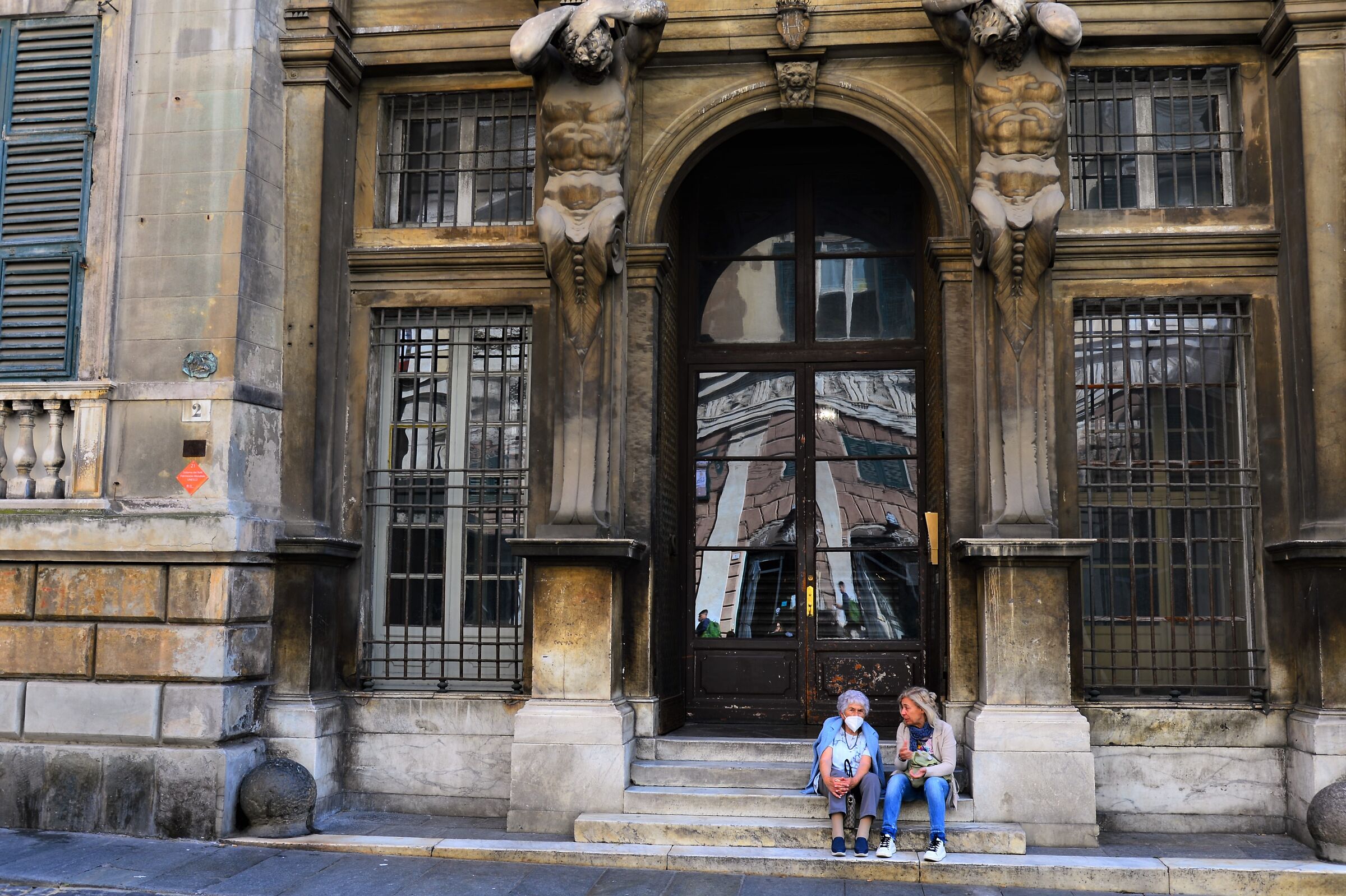 Genoa... and the caryatids are listening...