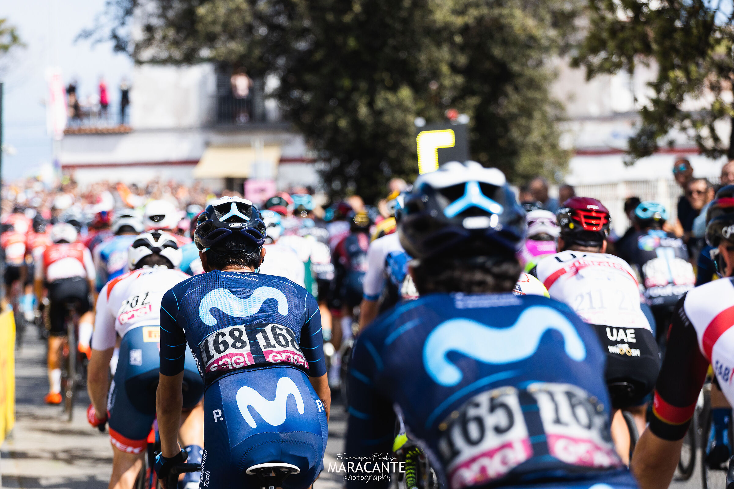 Shoulders to the lap