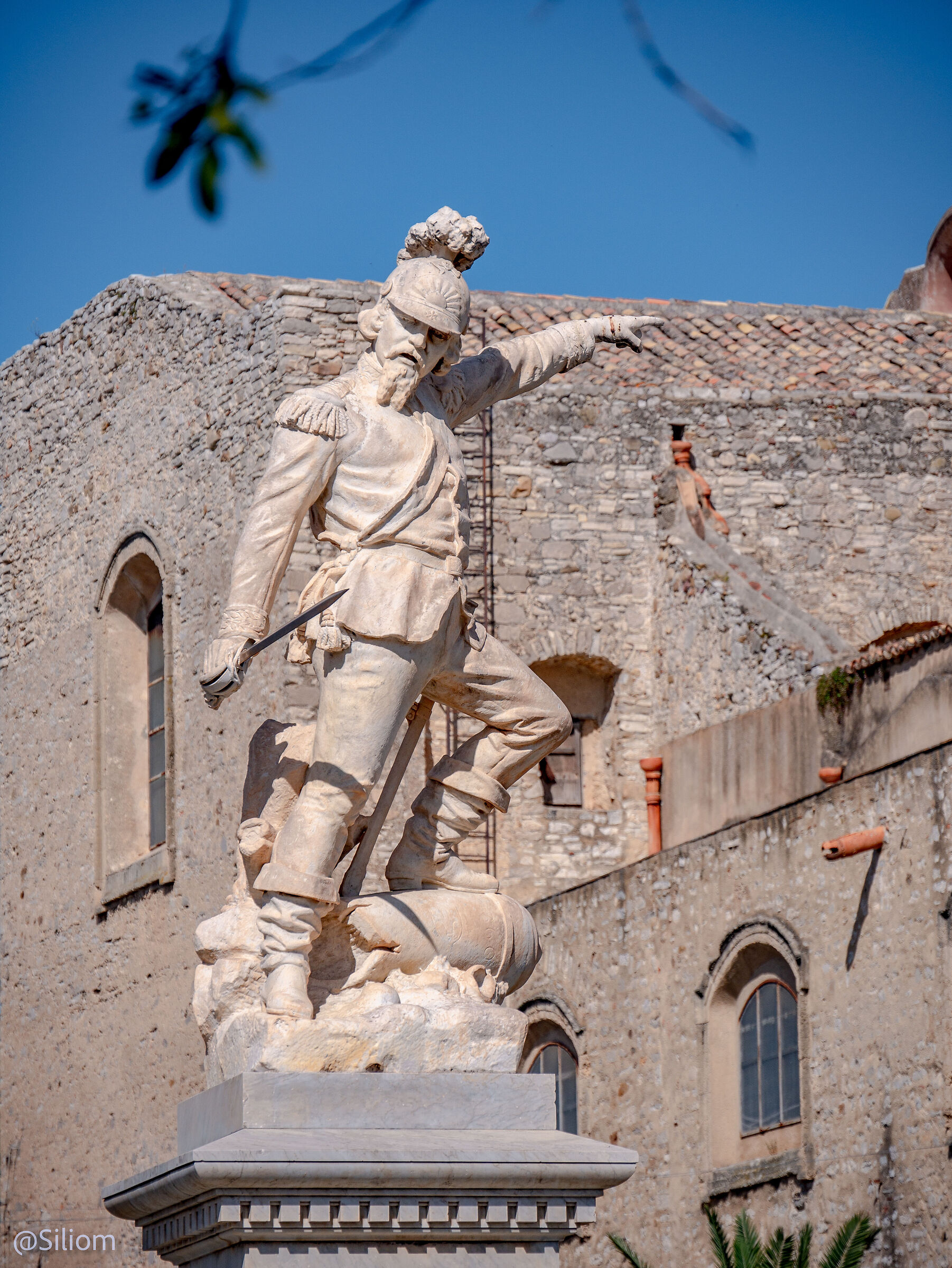 Statua piazza Duomo San Nicola Termini Imerese