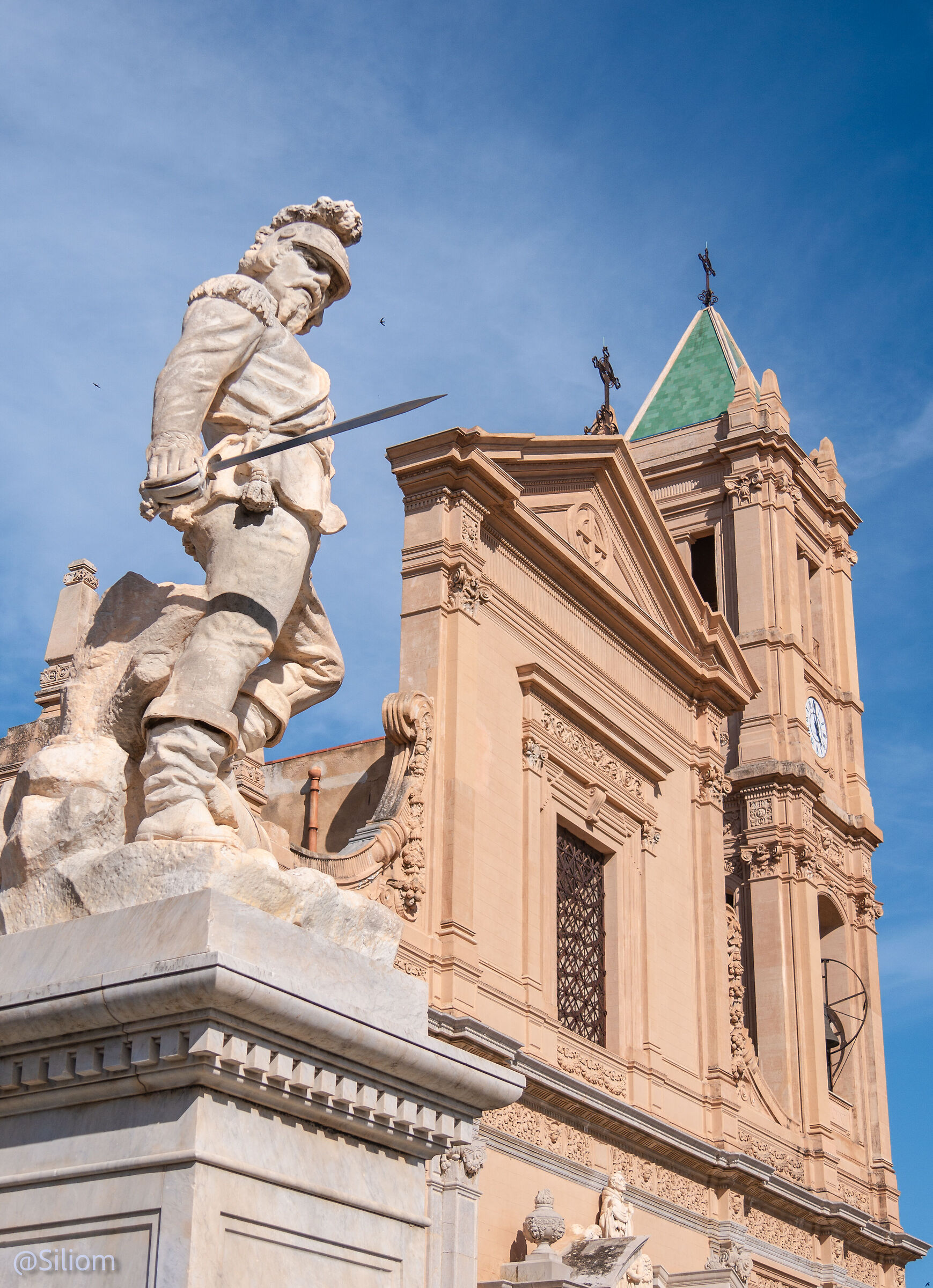 Statua e Duomo San Nicola Termini Imerese