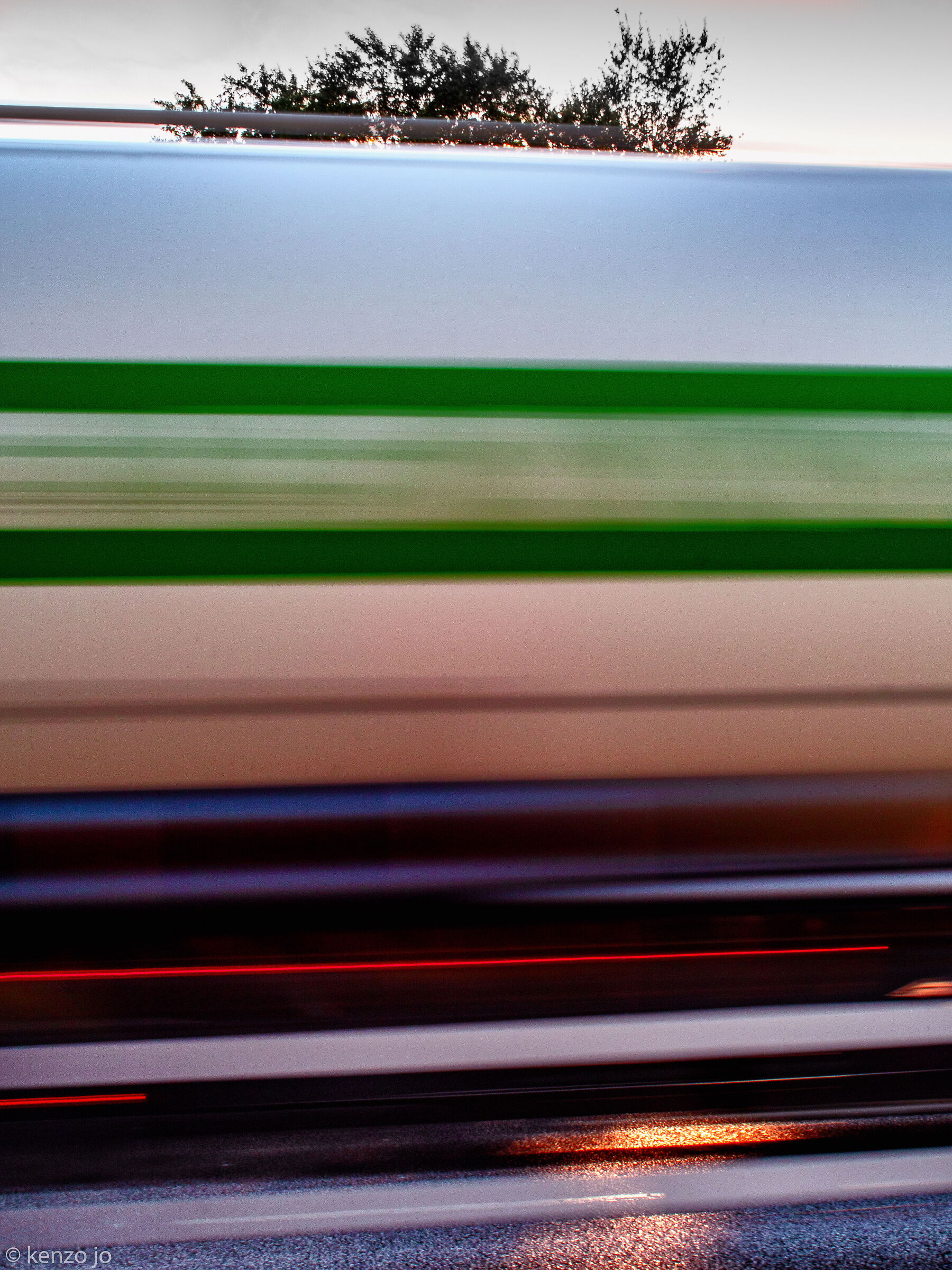 Ecco il sol che tramonta inseguirti veloce