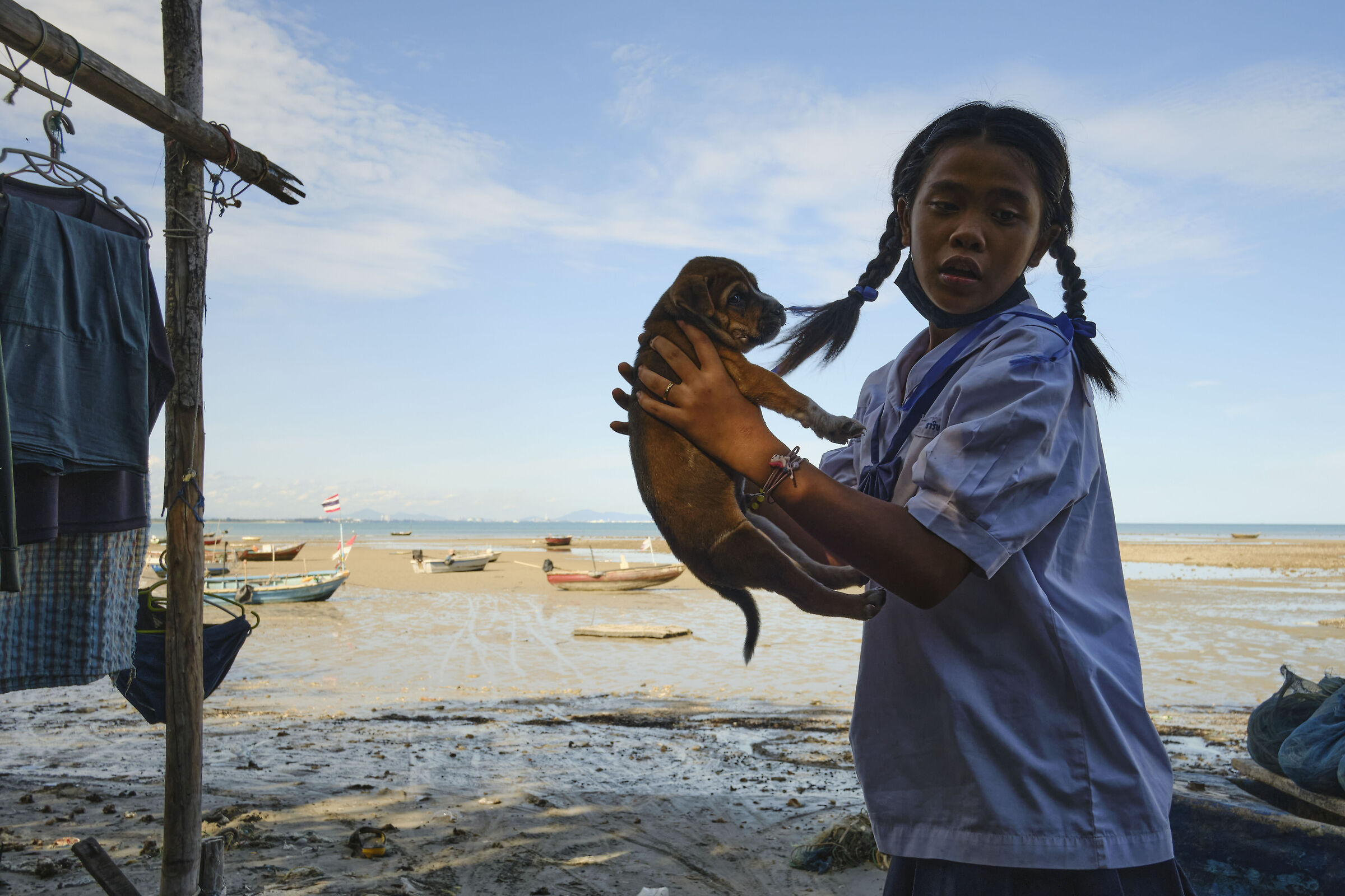 La figlia dei pescatori e il cucciolo
