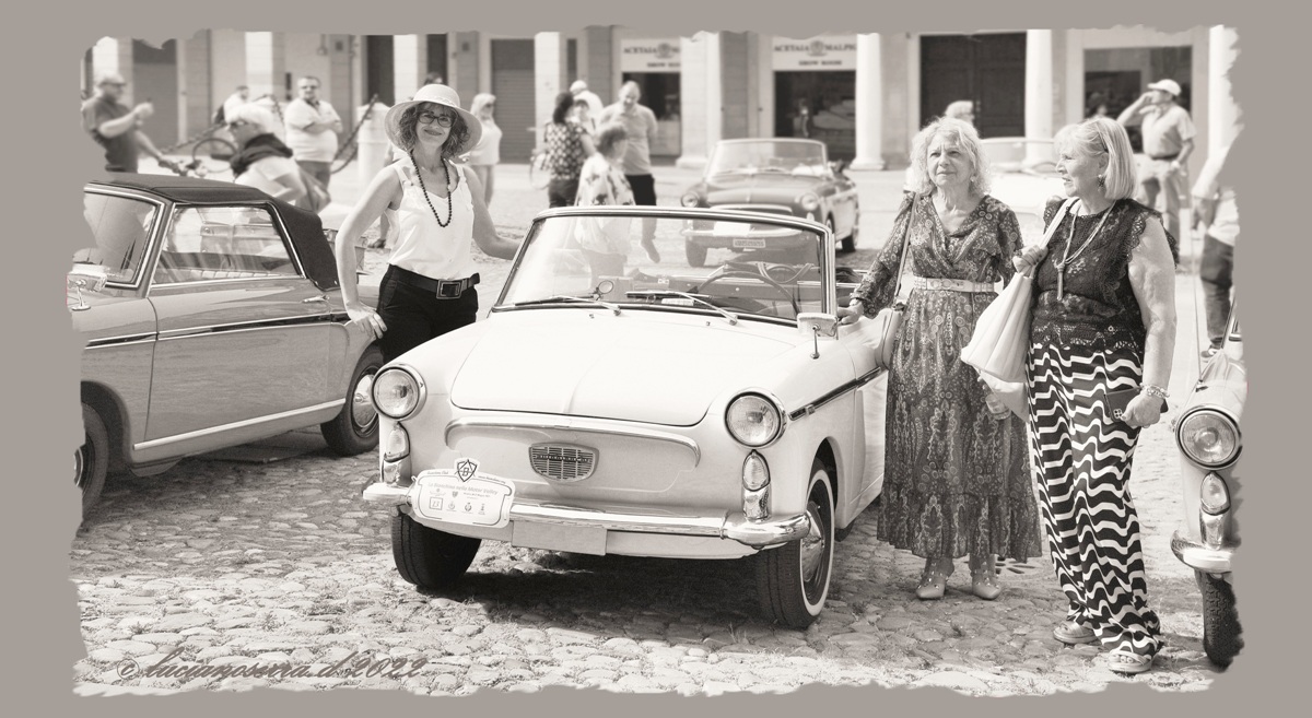 Le felici fans della Bianchina Cabriolet
