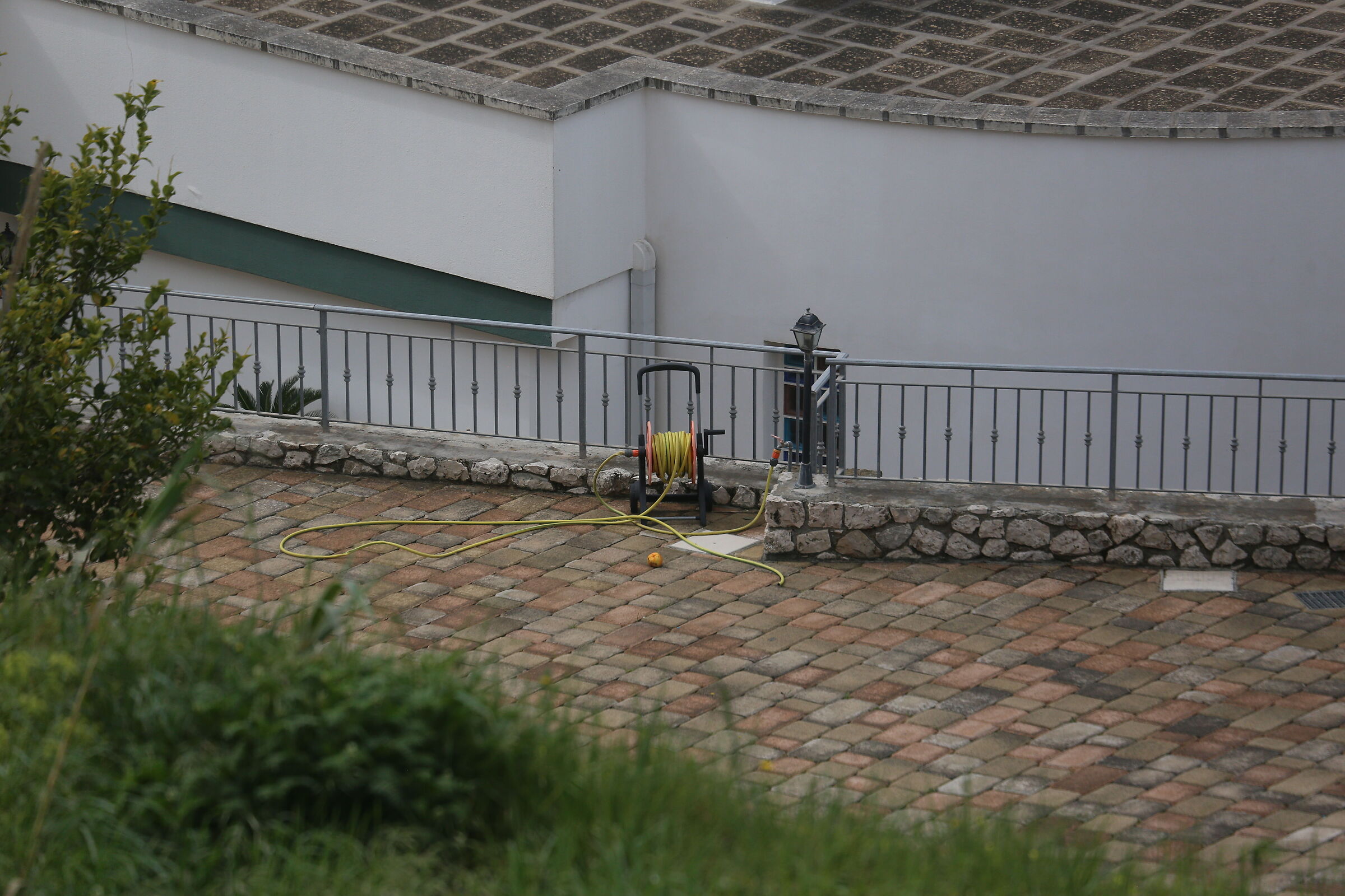 " 200 mm " Pump, Lamppost and Fruit