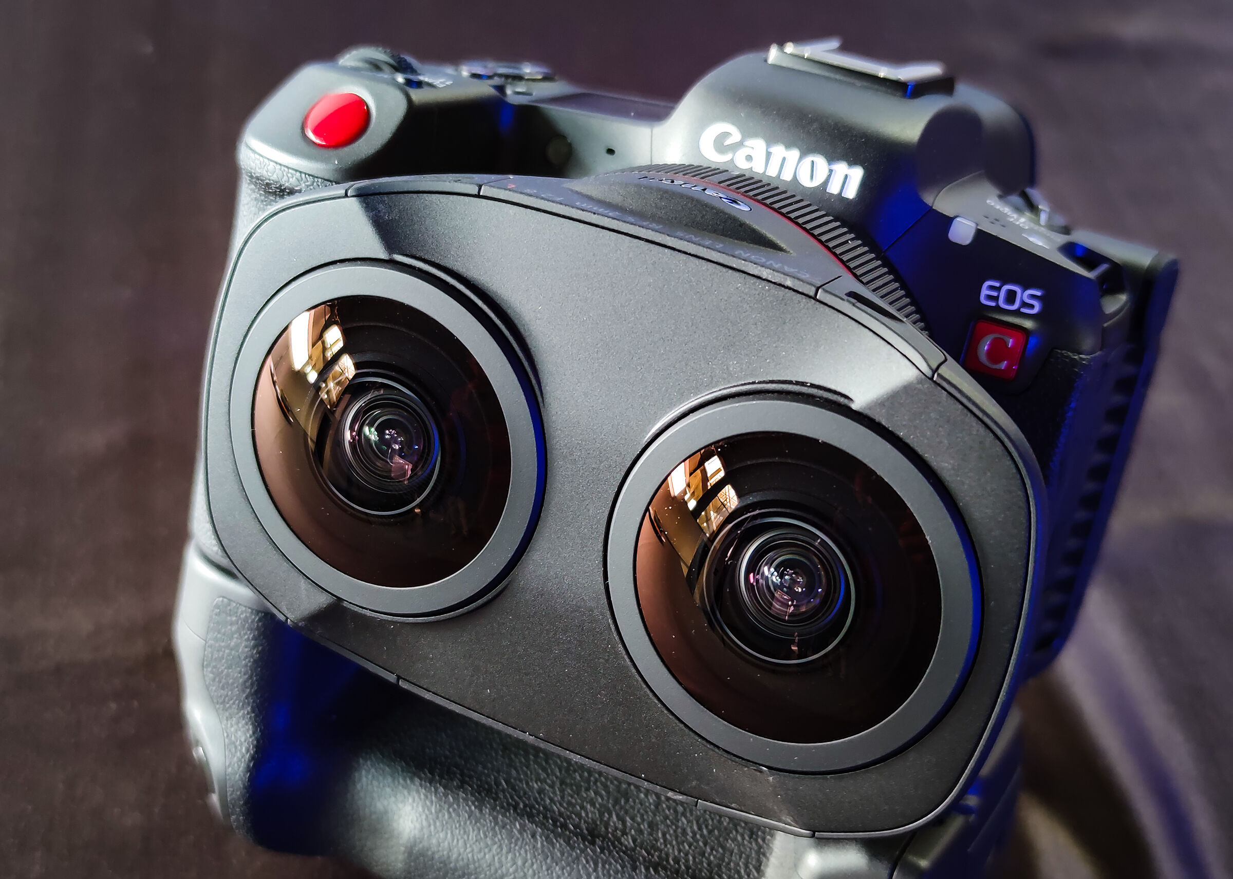 Canon RF 5.2mm f/2.8 L Dual Fisheye