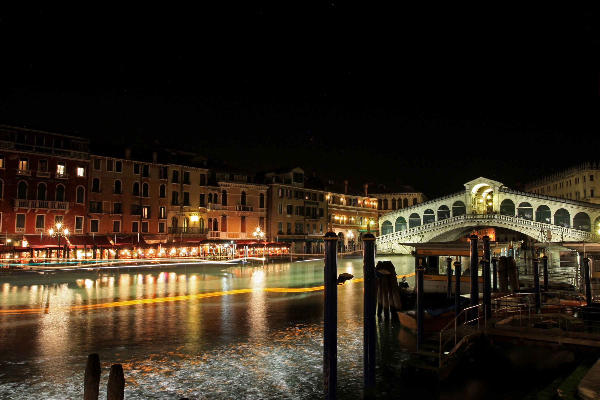 rialto bridge by night