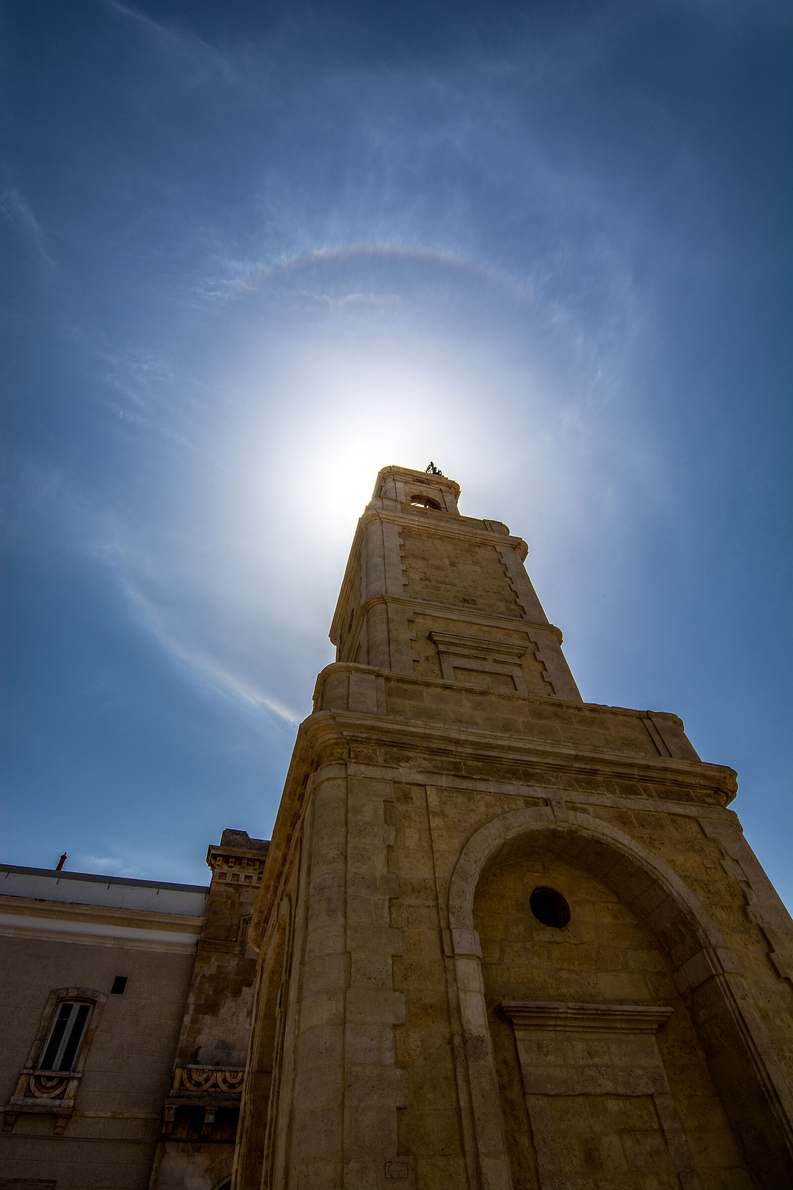 Ginosa - la Torre dell'orologio e l'alone solare
