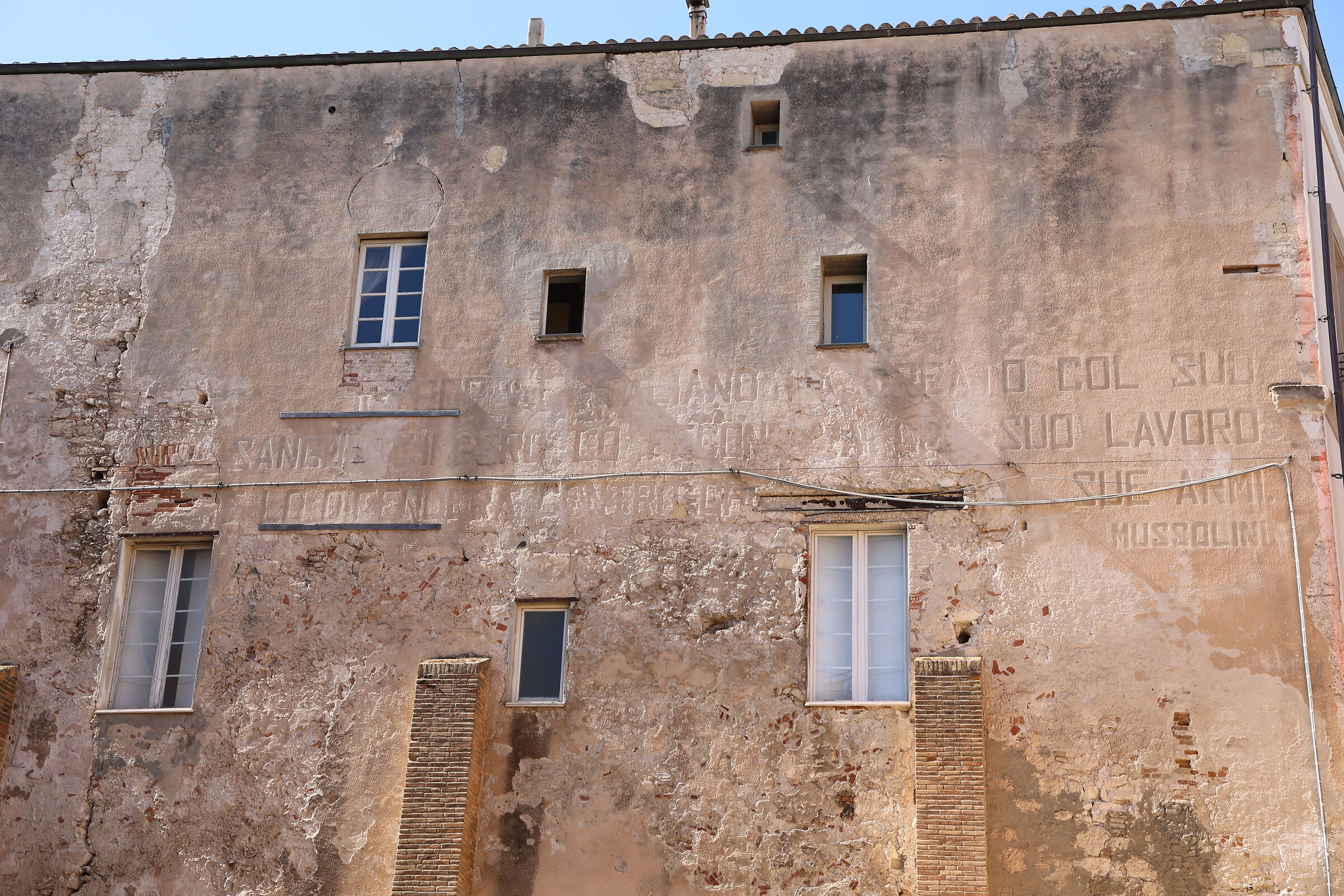 Scritta Mussolini  Cagliari