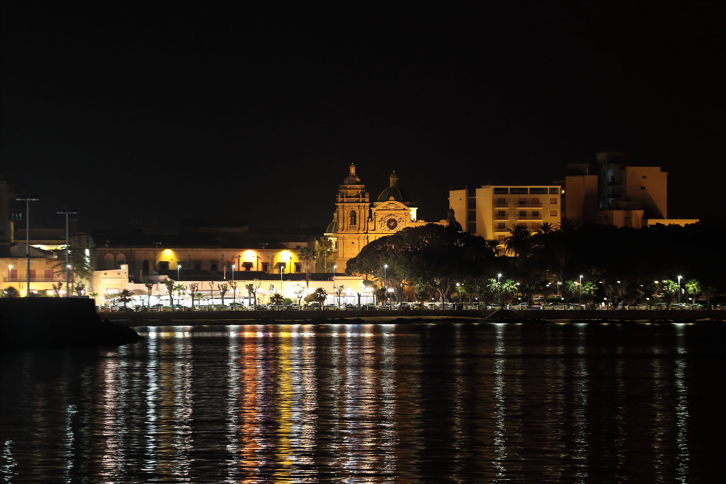 La chiesa al centro del villaggio. Mazara del Vallo