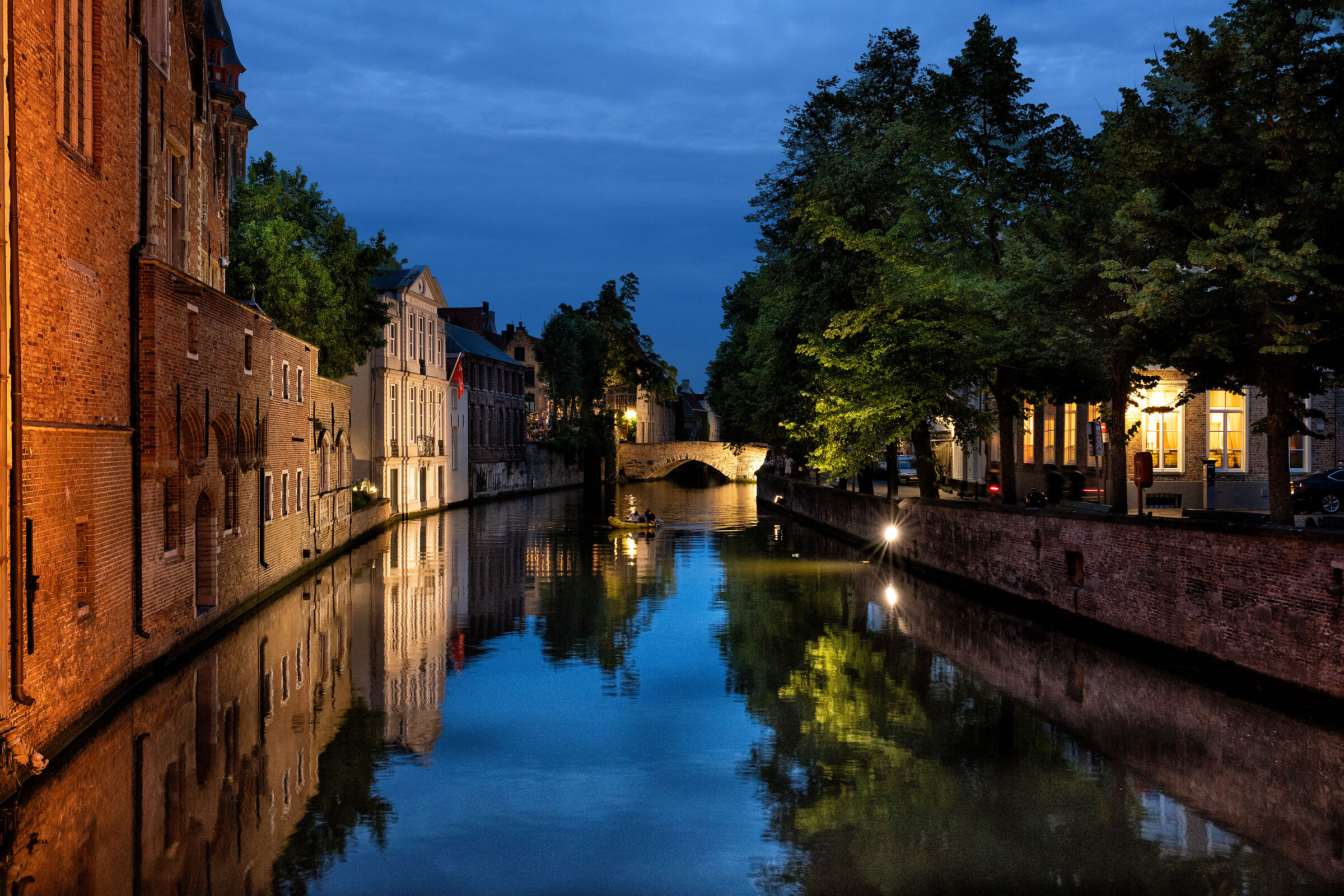 Bruges, the charm of the canals
