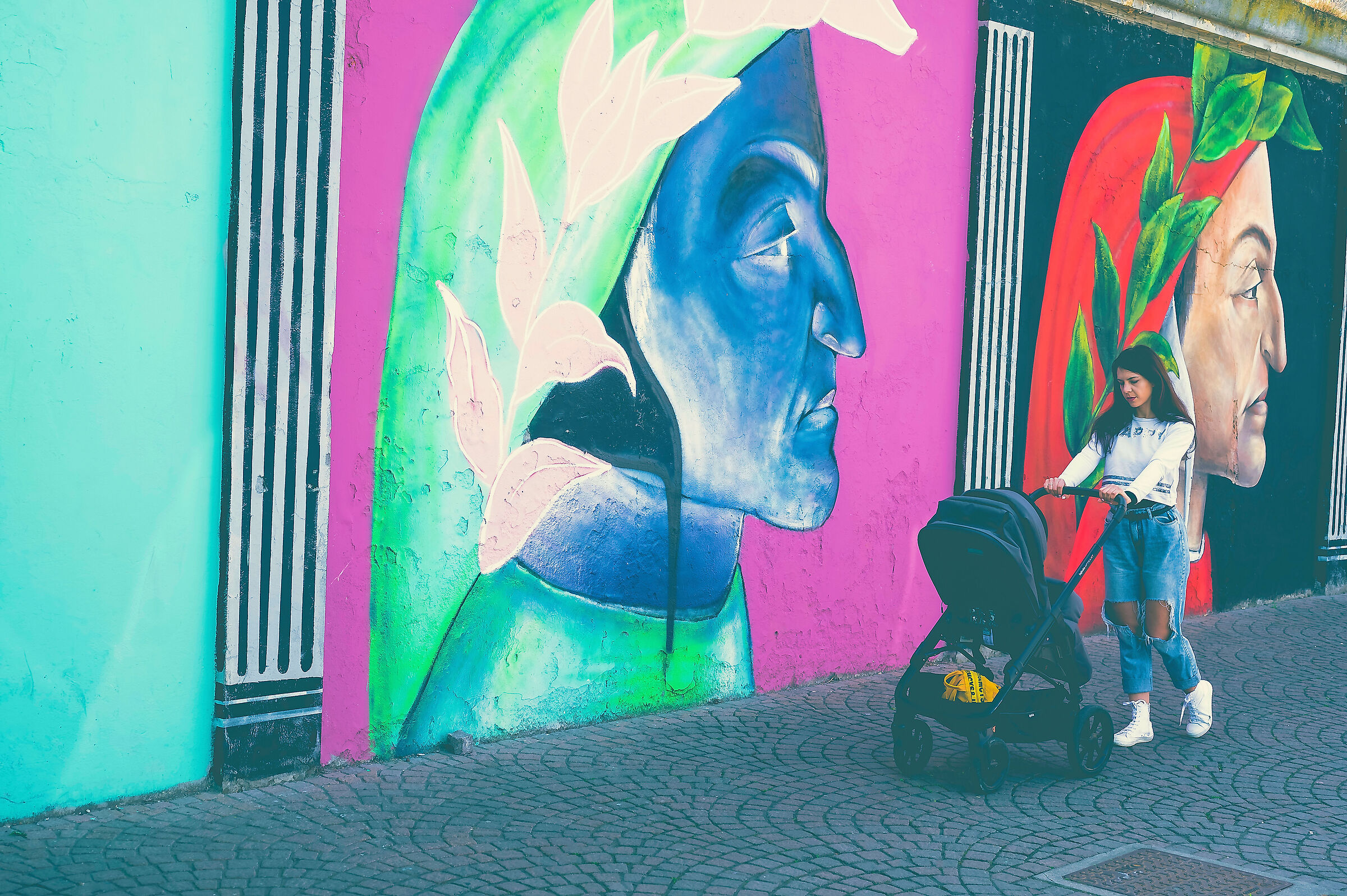 La mamma e il murales