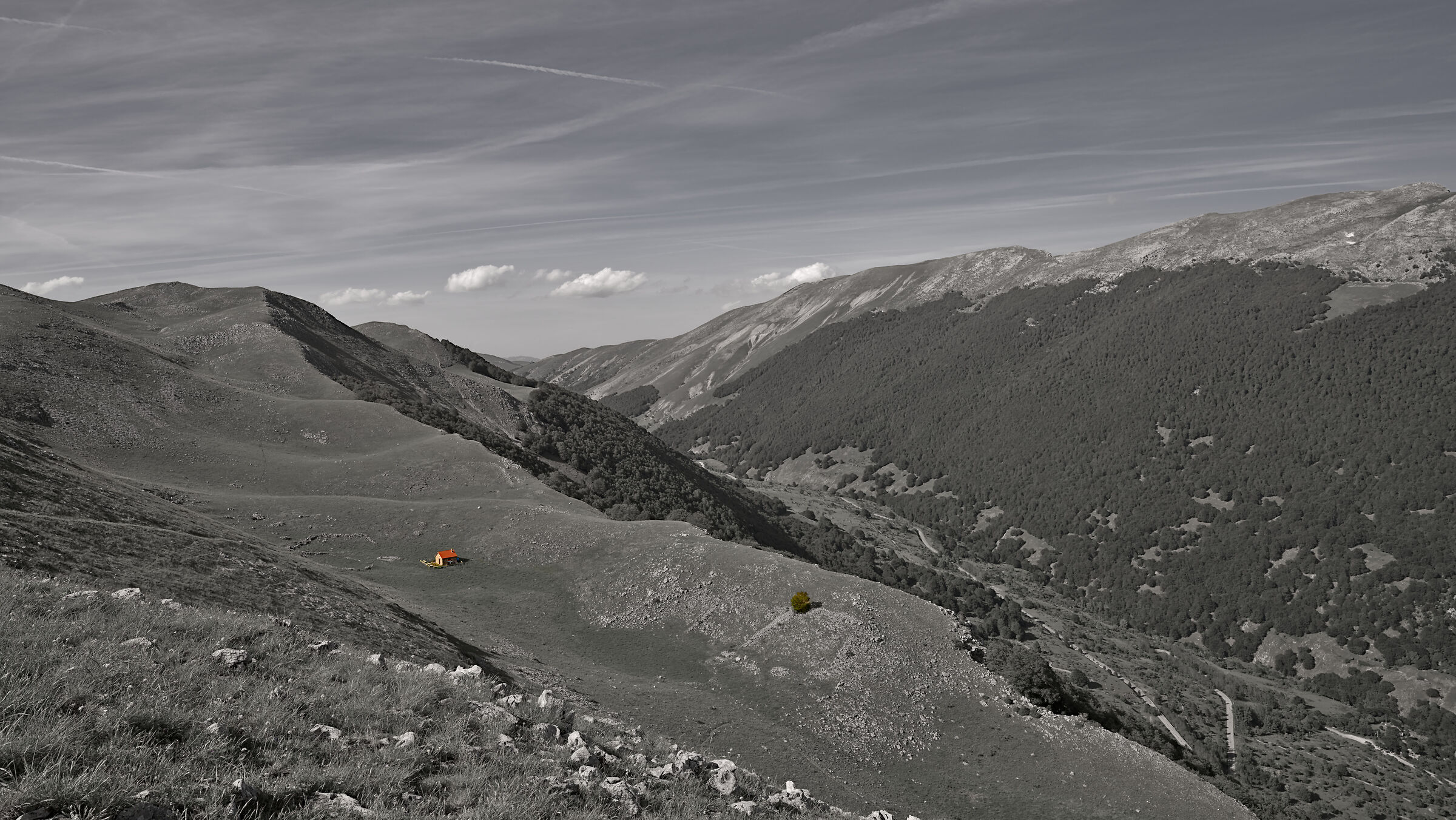 Refuge Stazzo La Montagnola (Monte Mattone) in BW