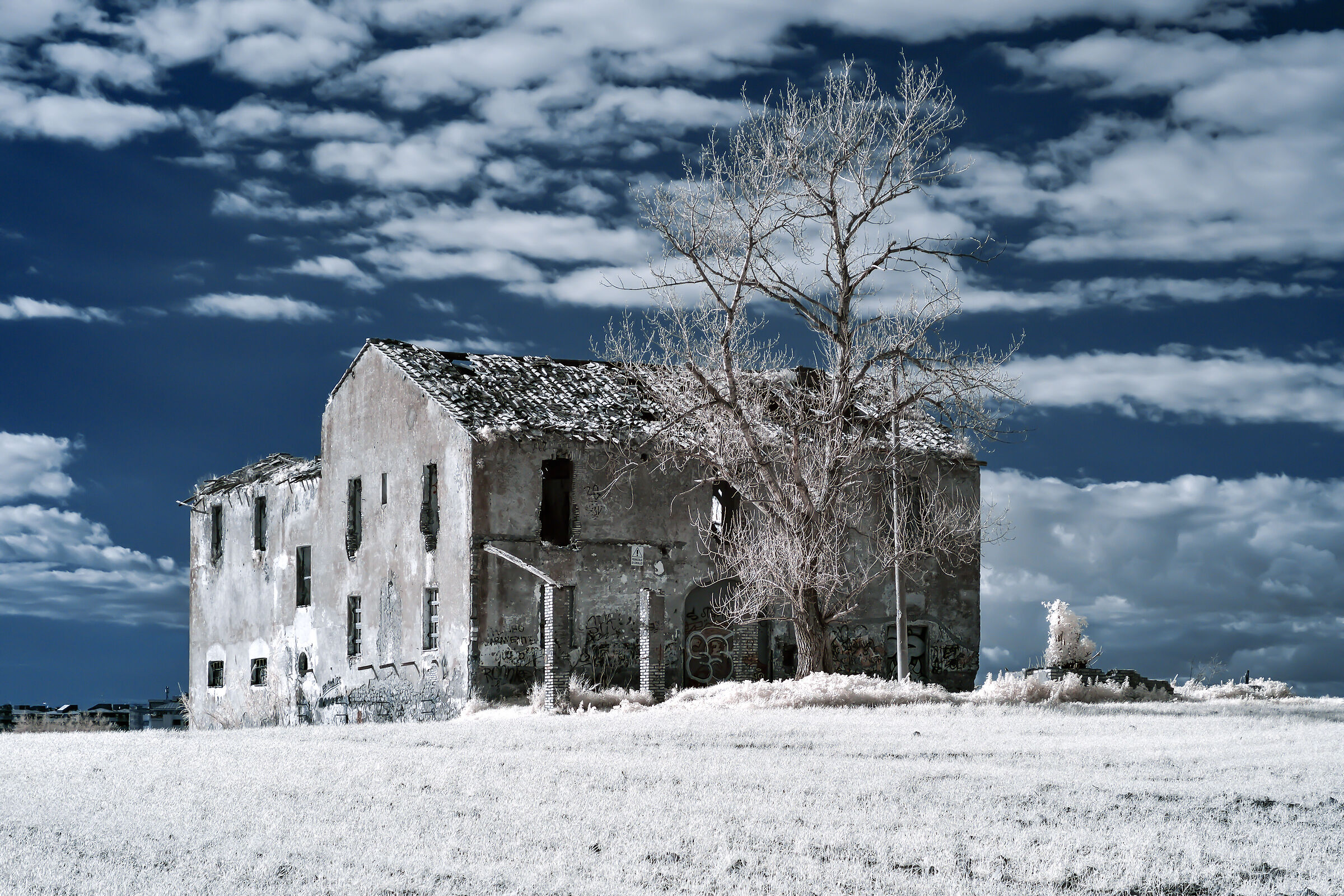 abandoned farmhouse