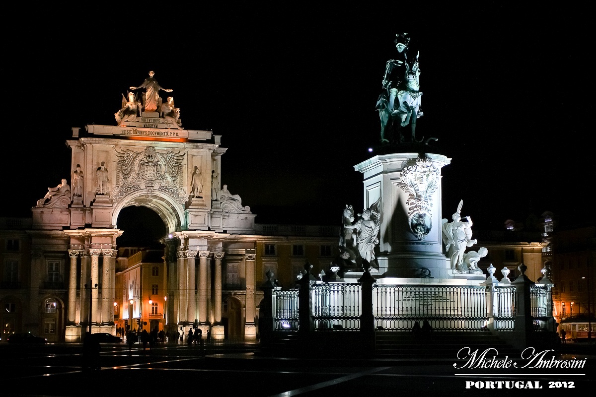 l'Arco da Vitoria e monumento  equestre a re José...