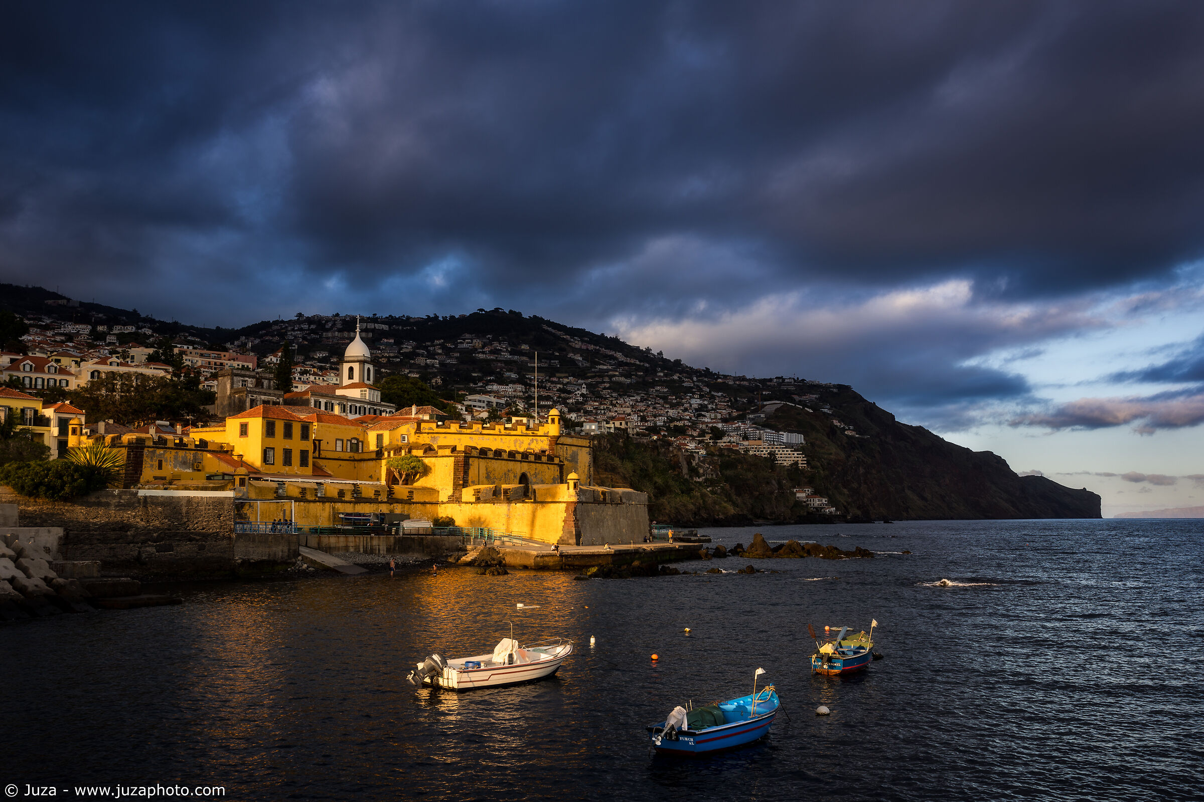 Fortaleza de Sao Tiago, sunset