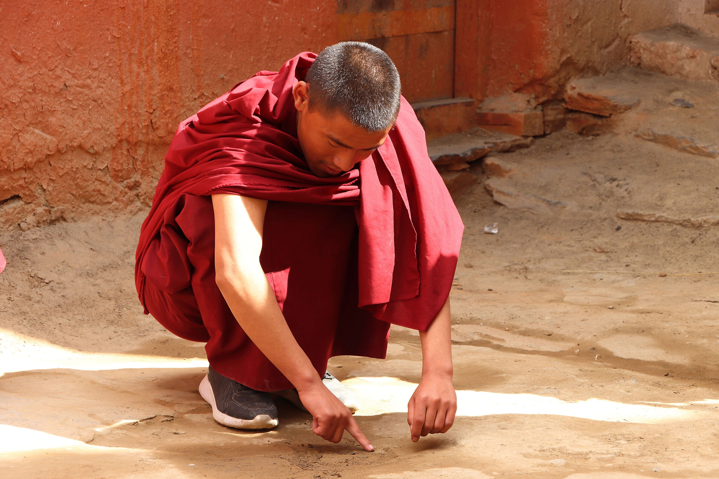 monk in Lo Mantang