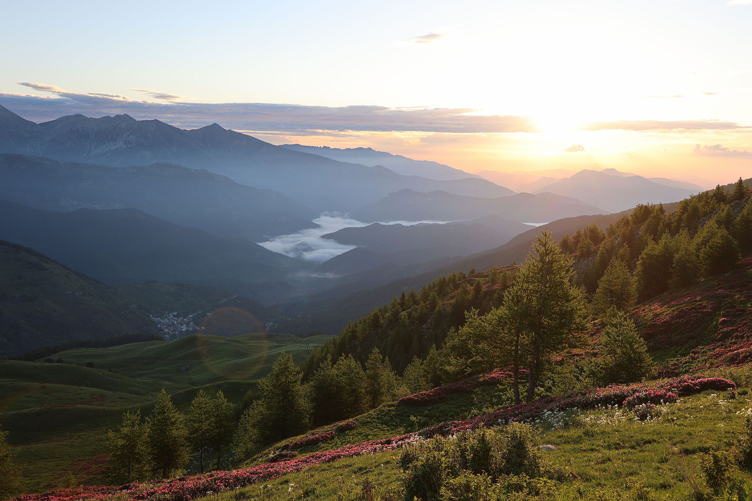 Alba sulle alpi liguri