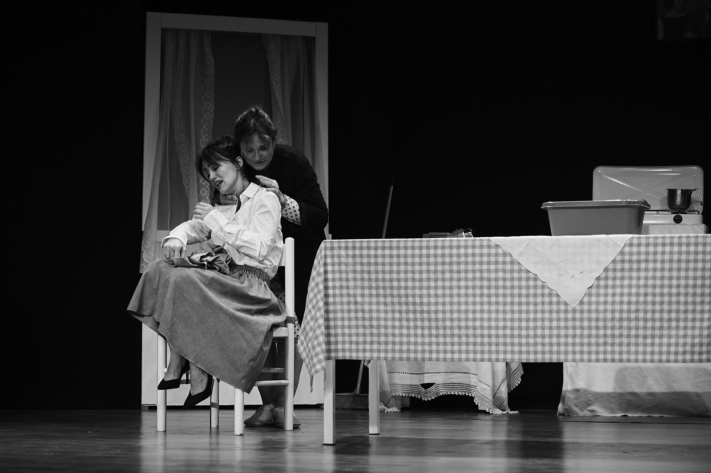 La Spallata - Lucia and Edda