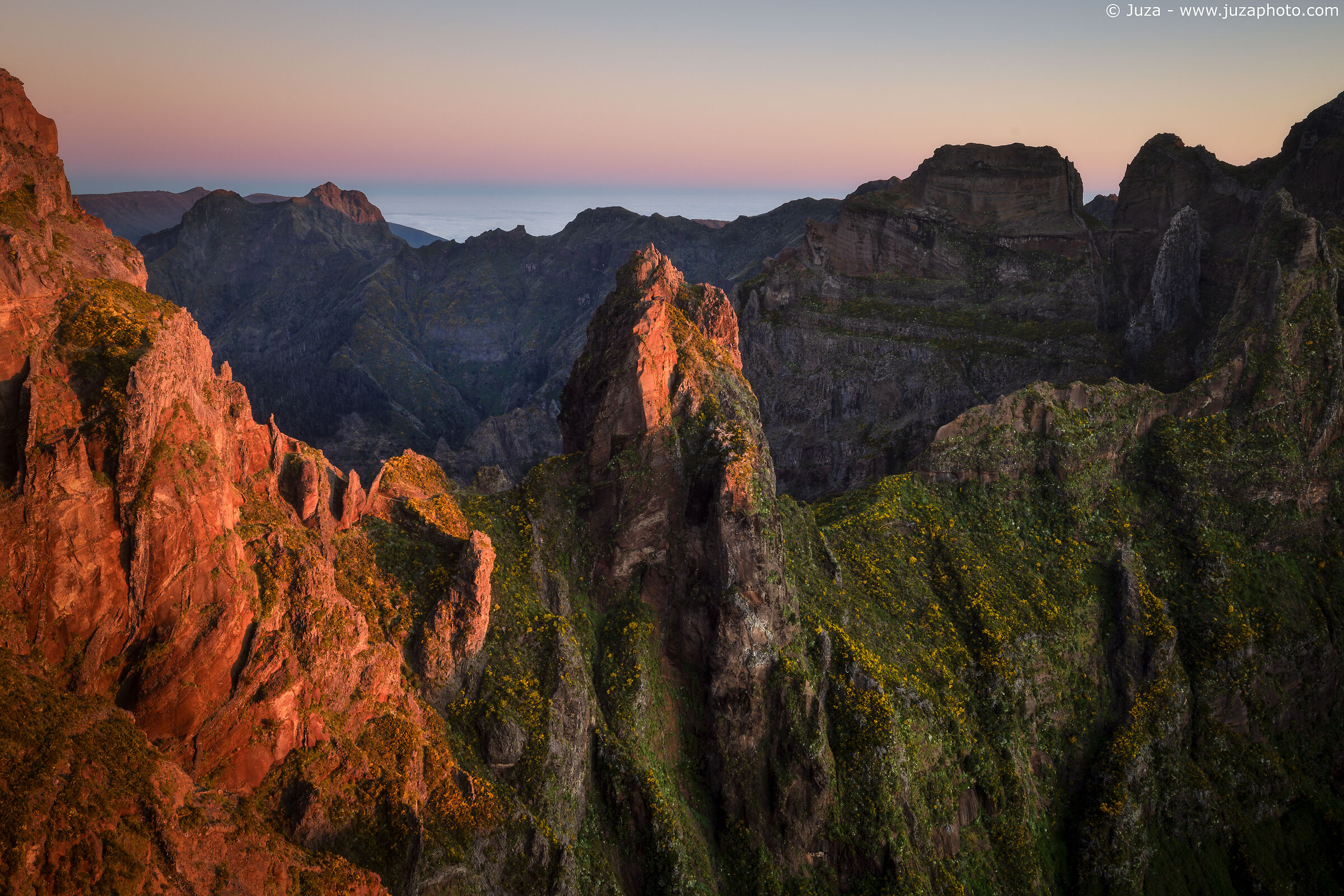 Sunrise to Pico do Arieiro