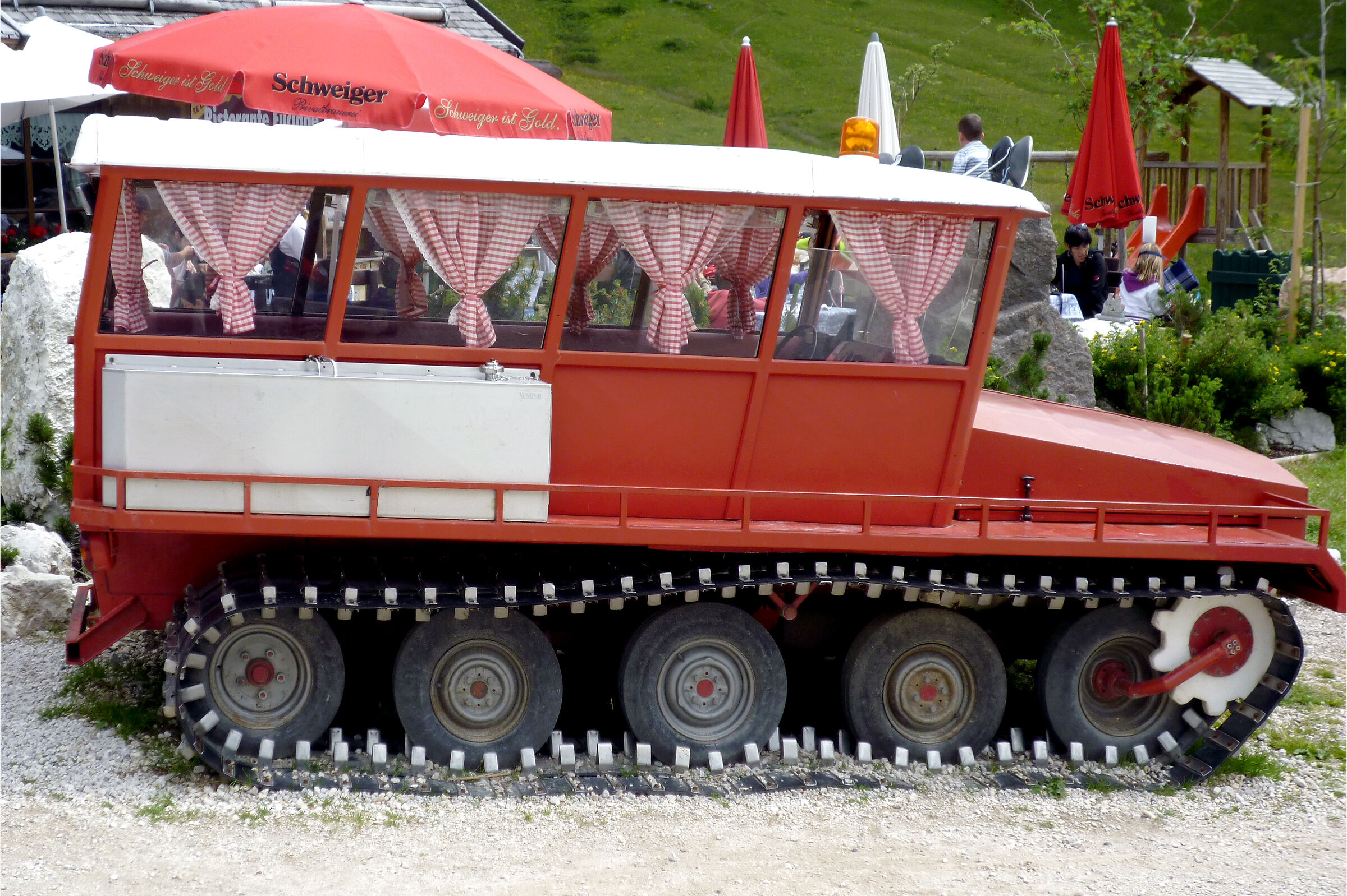 maxi snowcat with tendon