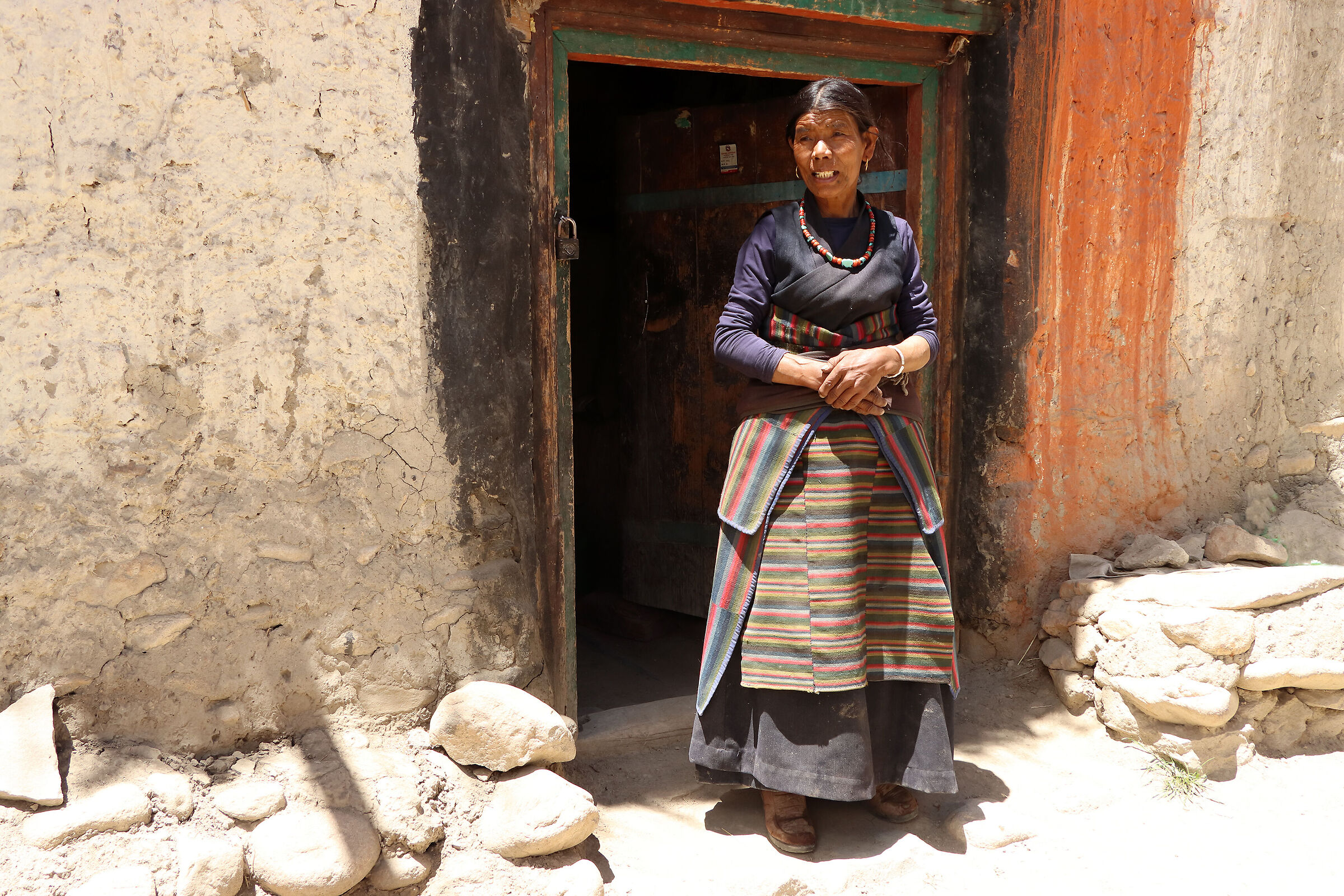 authentic woman "Lo" -Mustang -