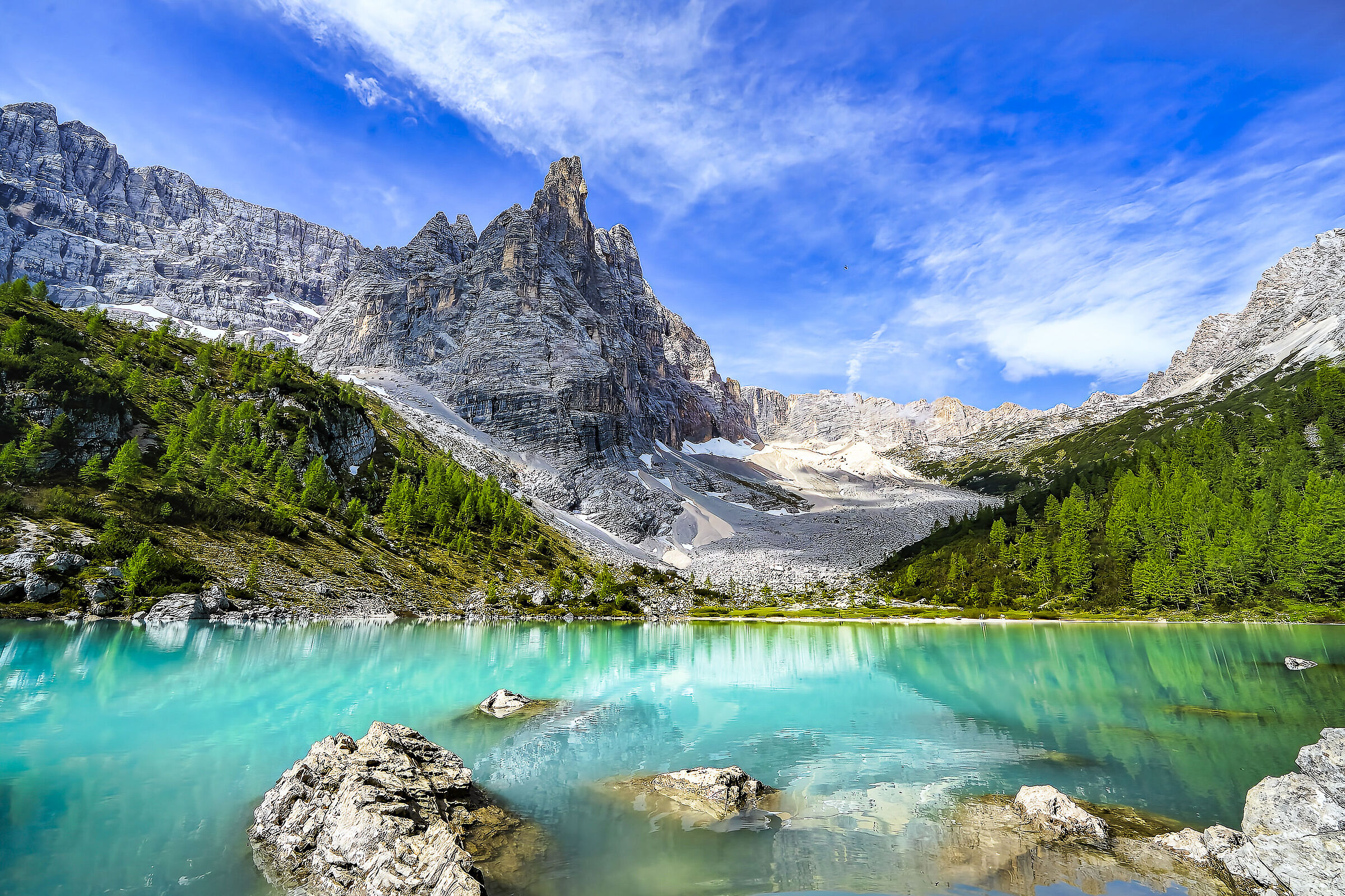 Laghetto del Sorapiss ed il " Dito di Dio "