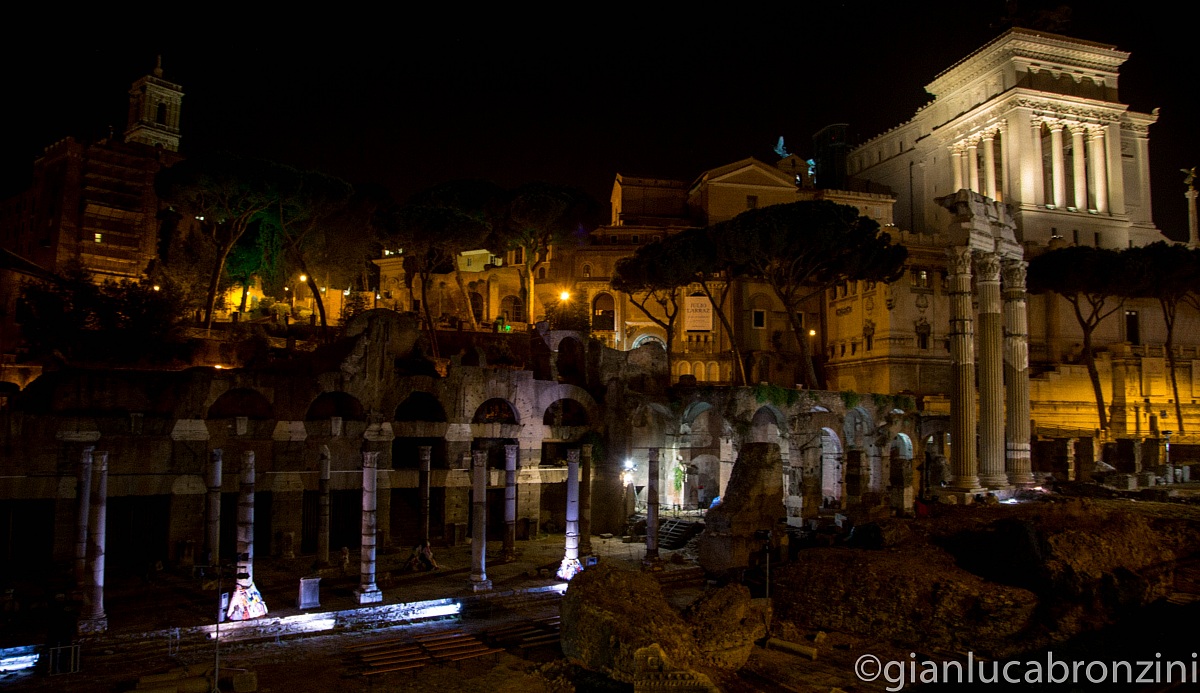 Fori Imperiali and the Unknown Soldier from behind