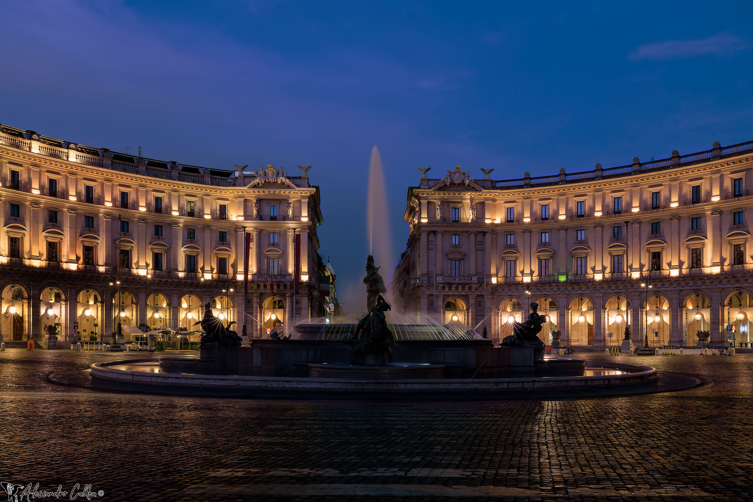 Piazza della Repubblica e la sua fontana delle Naiadi