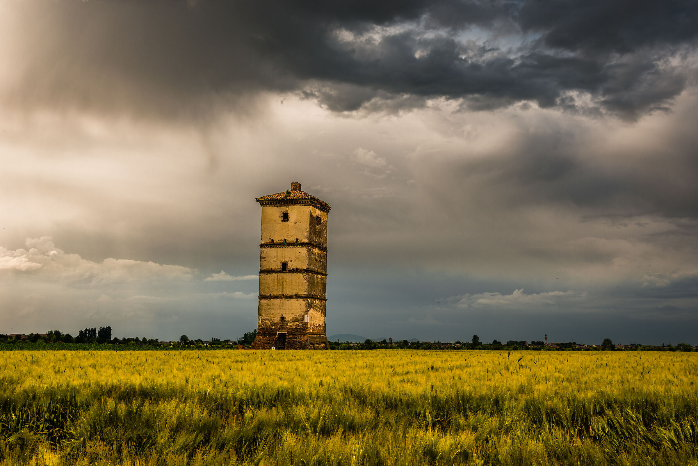 The tower that hangs