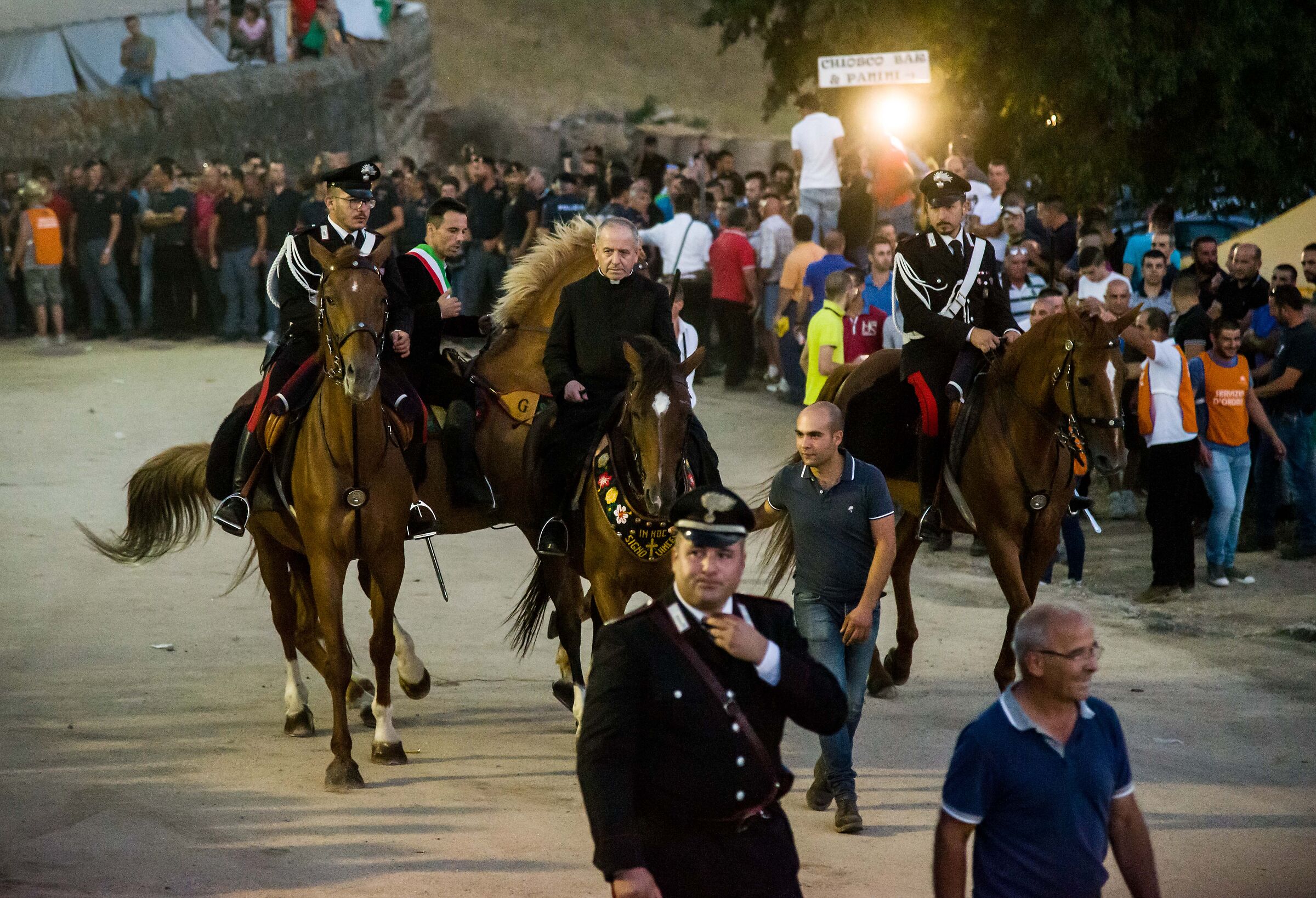il prete, il maresciallo e il sindaco