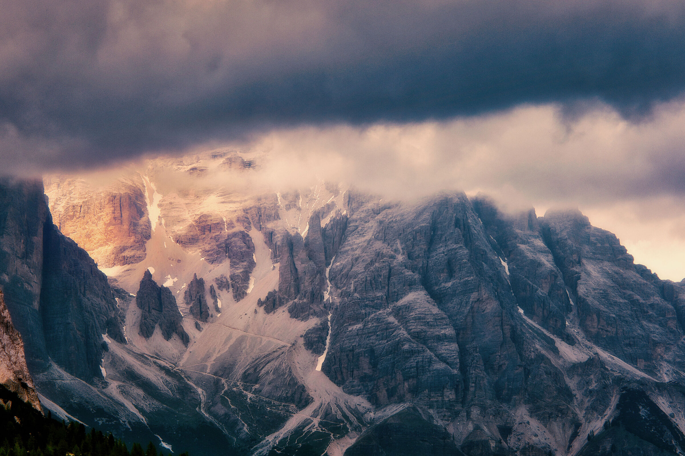 A glimpse of light on the Tofana