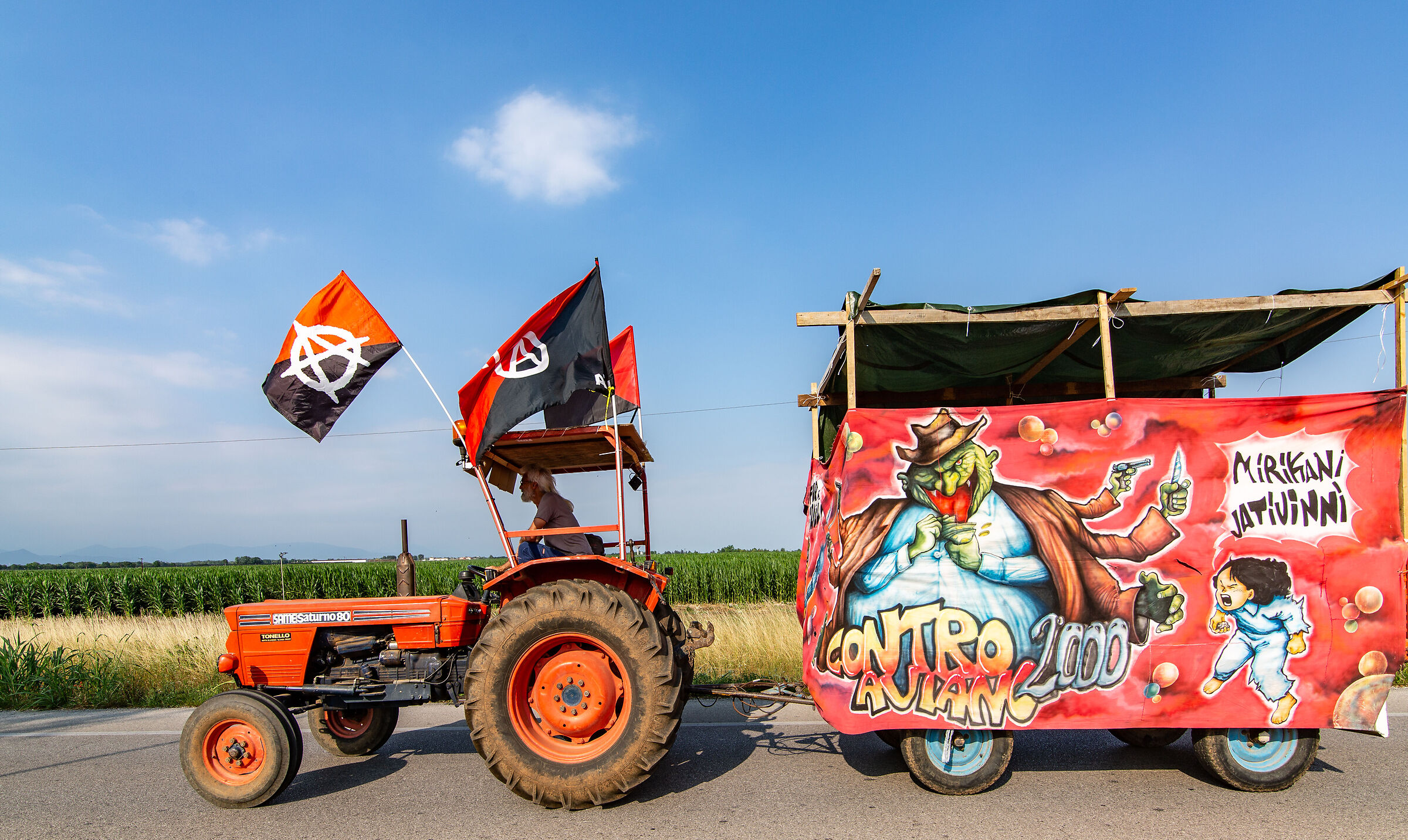 Ma a noi piace pensarlo ancora dietro al motore...