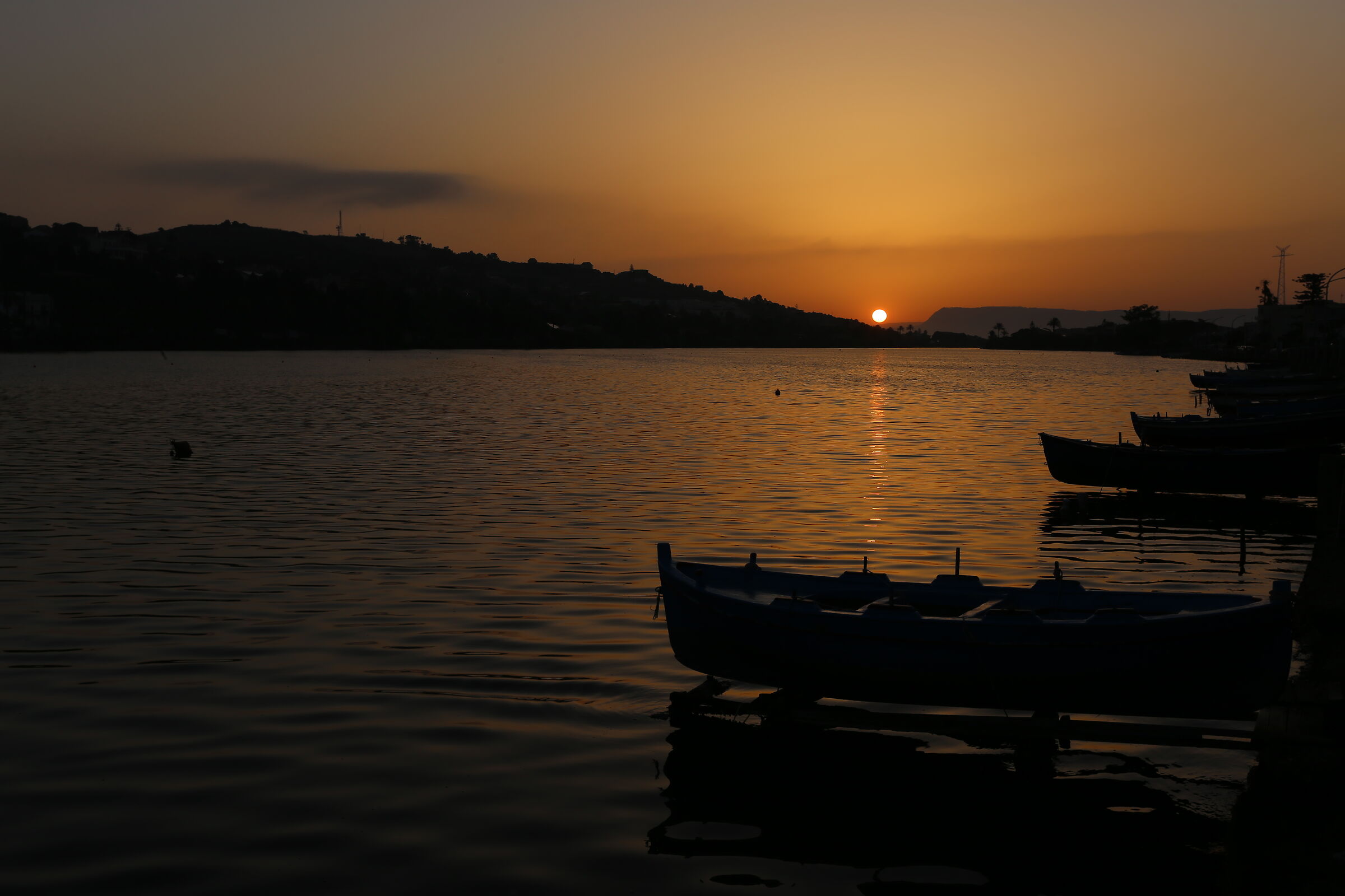 Alba sul lago di Ganzirri