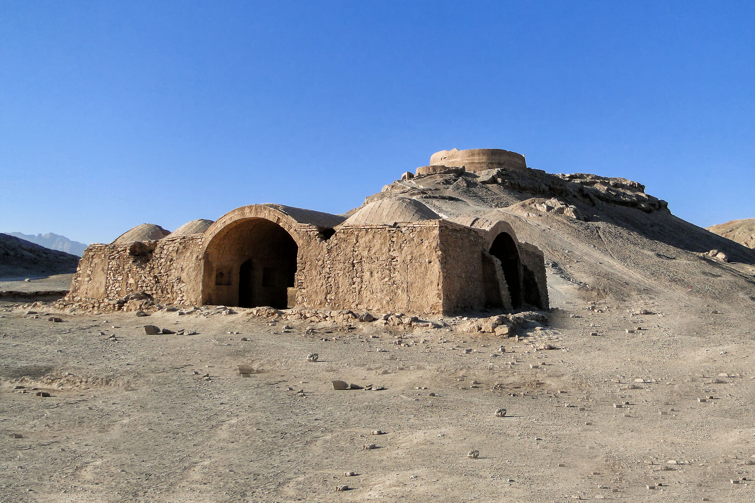 Yazd (Iran) Le torri del silenzio