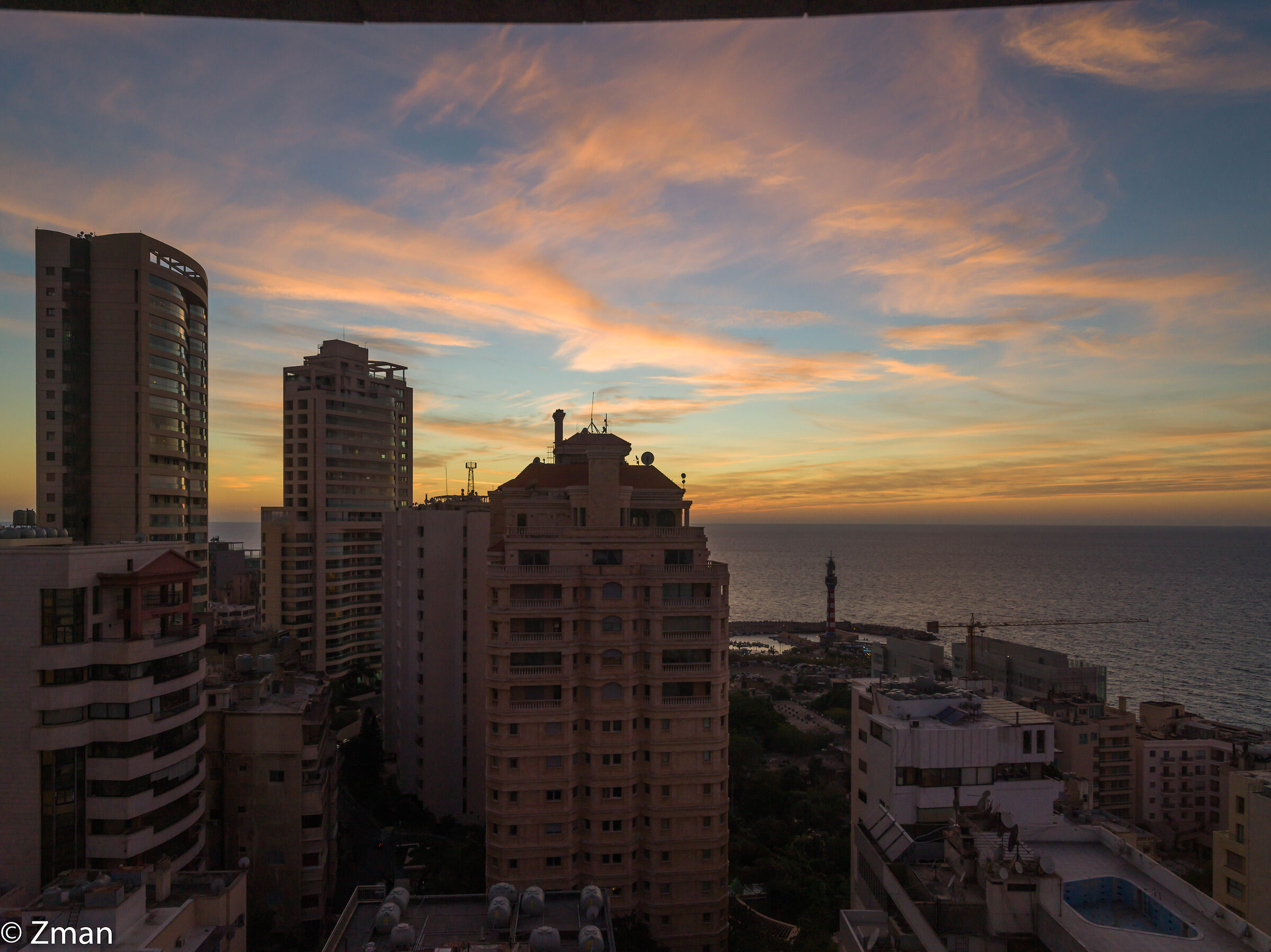 Guardando a ovest al tramonto