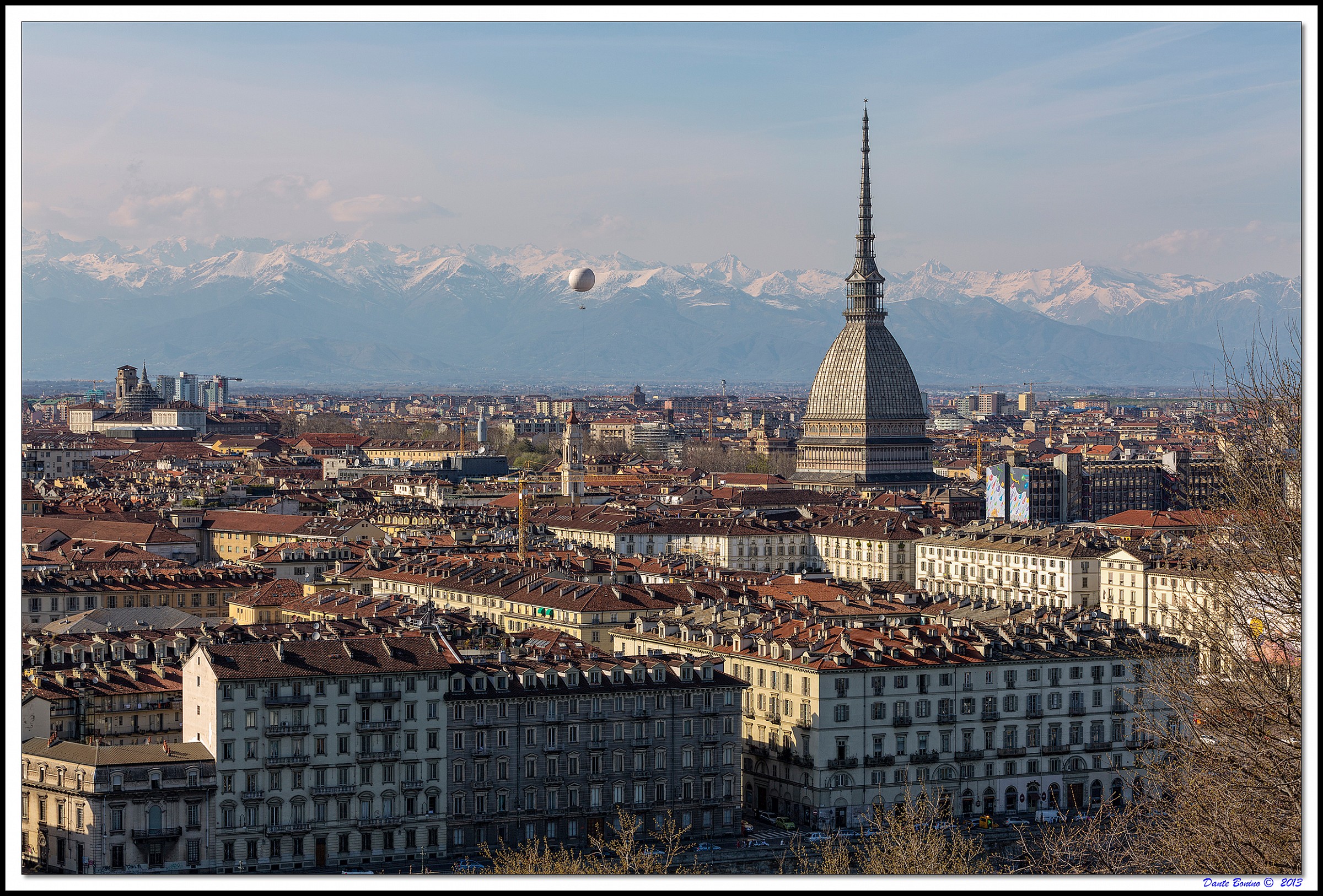 The Mole and the balloon