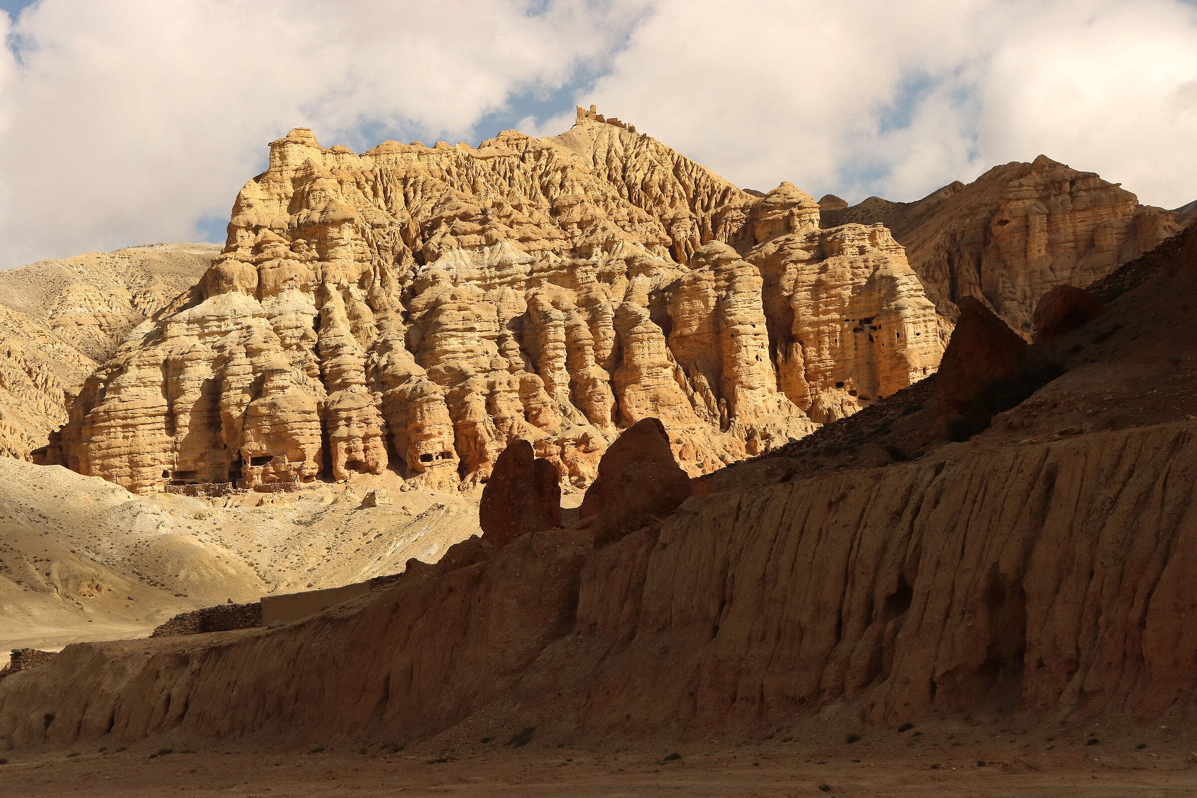 suggestion of rocks in Choser