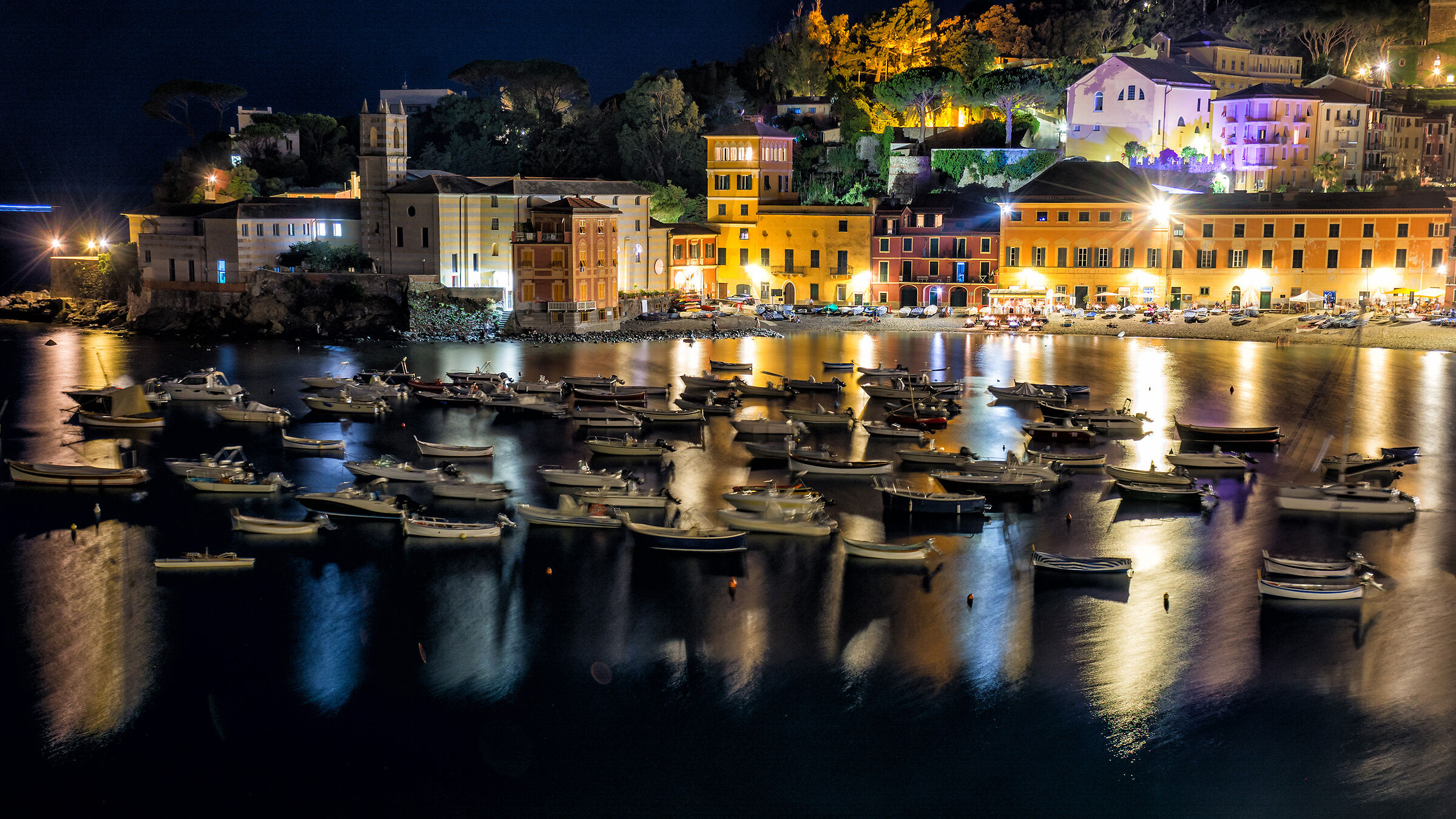 Baia del Silenzio di notte