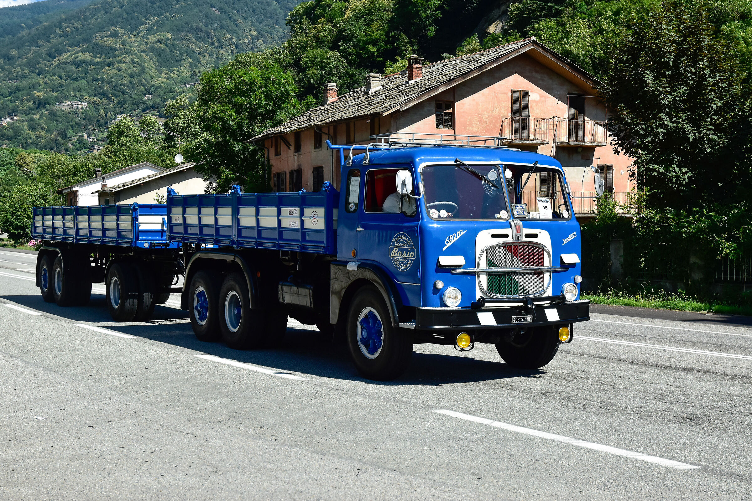 Un classico fra i camion e rimorchio.