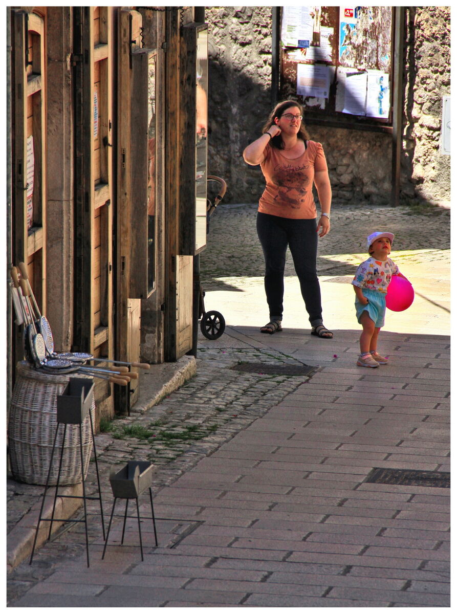 Scanno 2022 - Girl with pink balloon