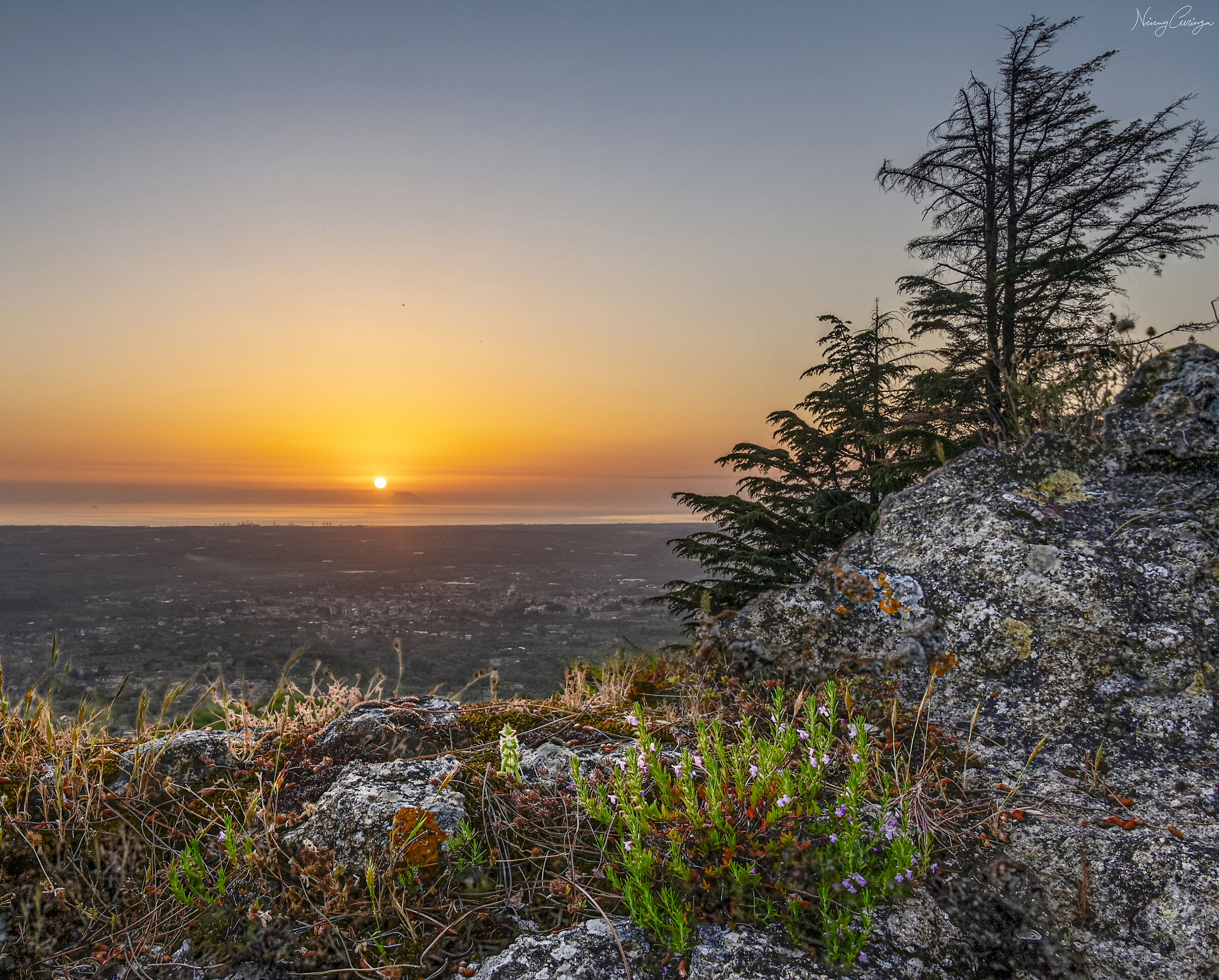 Stromboli dal Castello Normanno di San Giorgio Morgeto